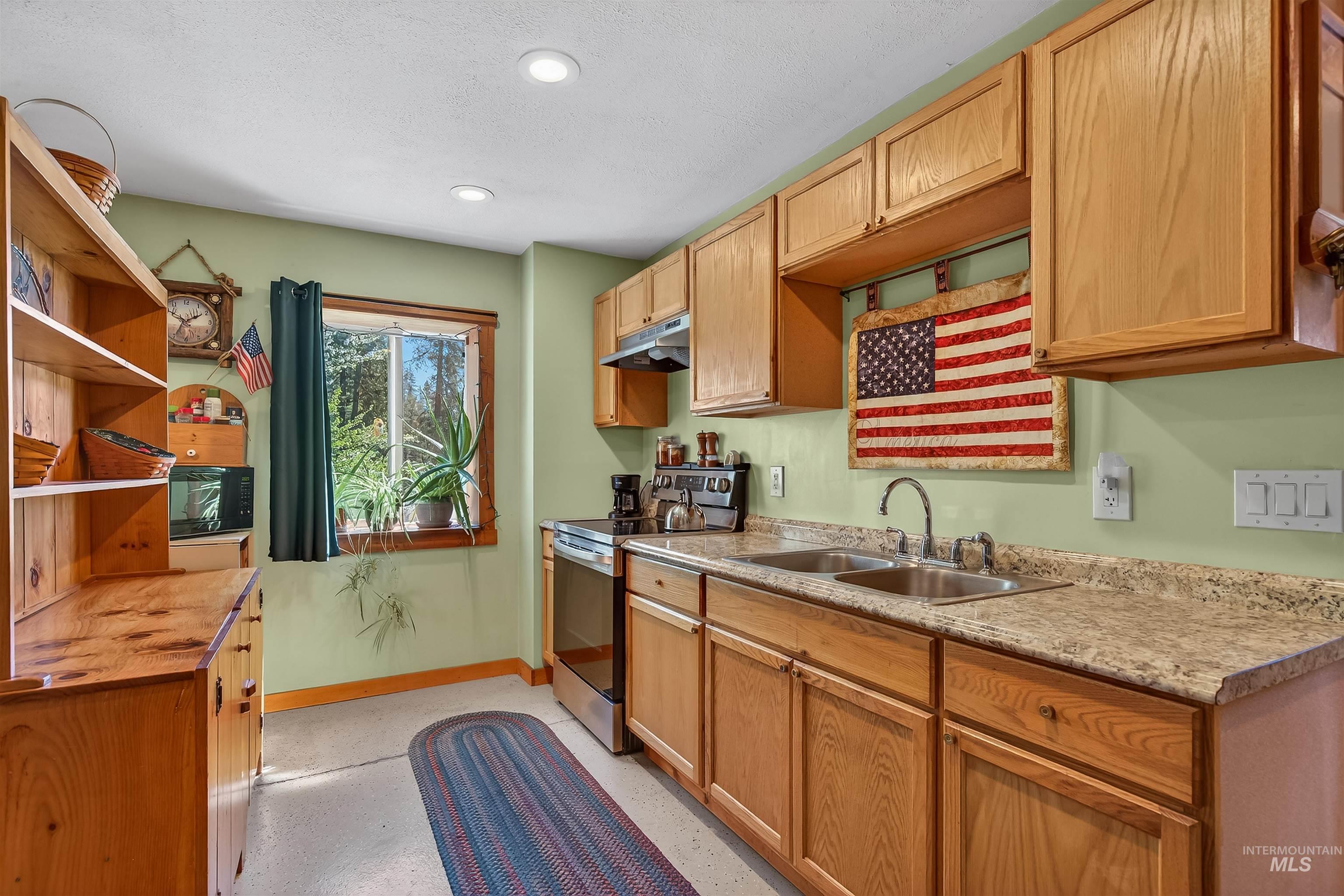 115 Weedmark Way, Kamiah, Idaho 83536, 2 Bedrooms, 1 Bathroom, Residential For Sale, Price $579,000,MLS 98981420