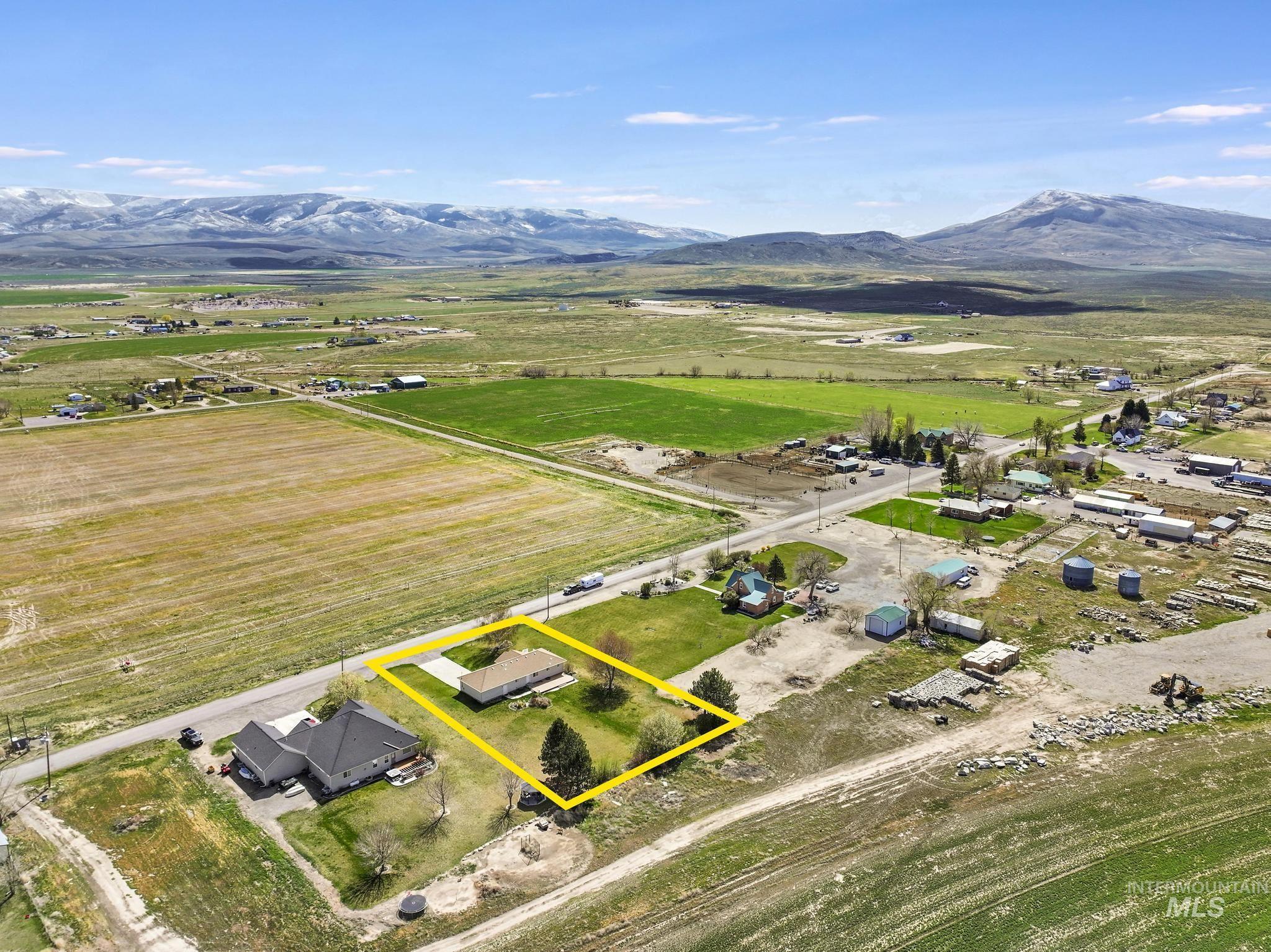 445 S College St, Oakley, Idaho 83346, 3 Bedrooms, 3 Bathrooms, Residential For Sale, Price $425,000,MLS 98981440