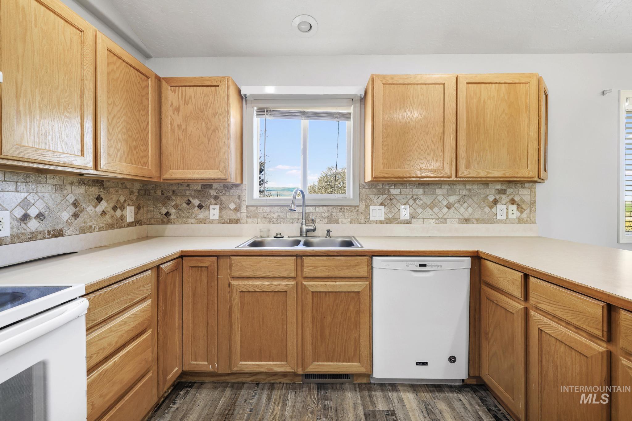 445 S College St, Oakley, Idaho 83346, 3 Bedrooms, 3 Bathrooms, Residential For Sale, Price $425,000,MLS 98981440