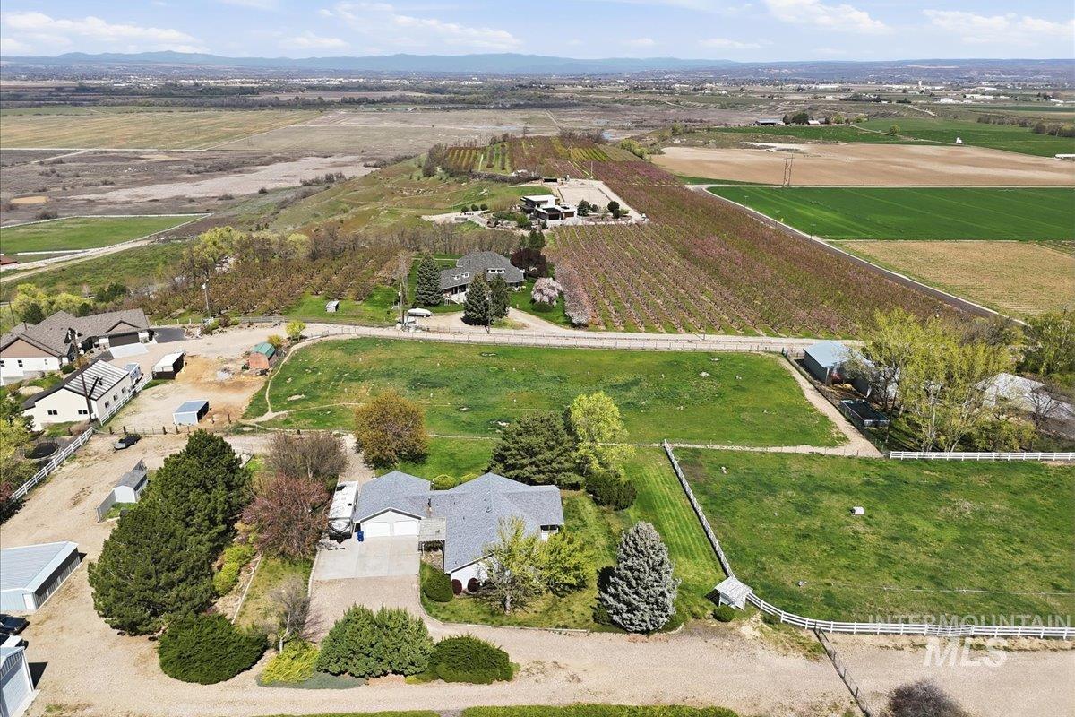 5605 Sunset Rd, Fruitland, Idaho 83619, 3 Bedrooms, 2.5 Bathrooms, Residential For Sale, Price $800,000,MLS 98981443
