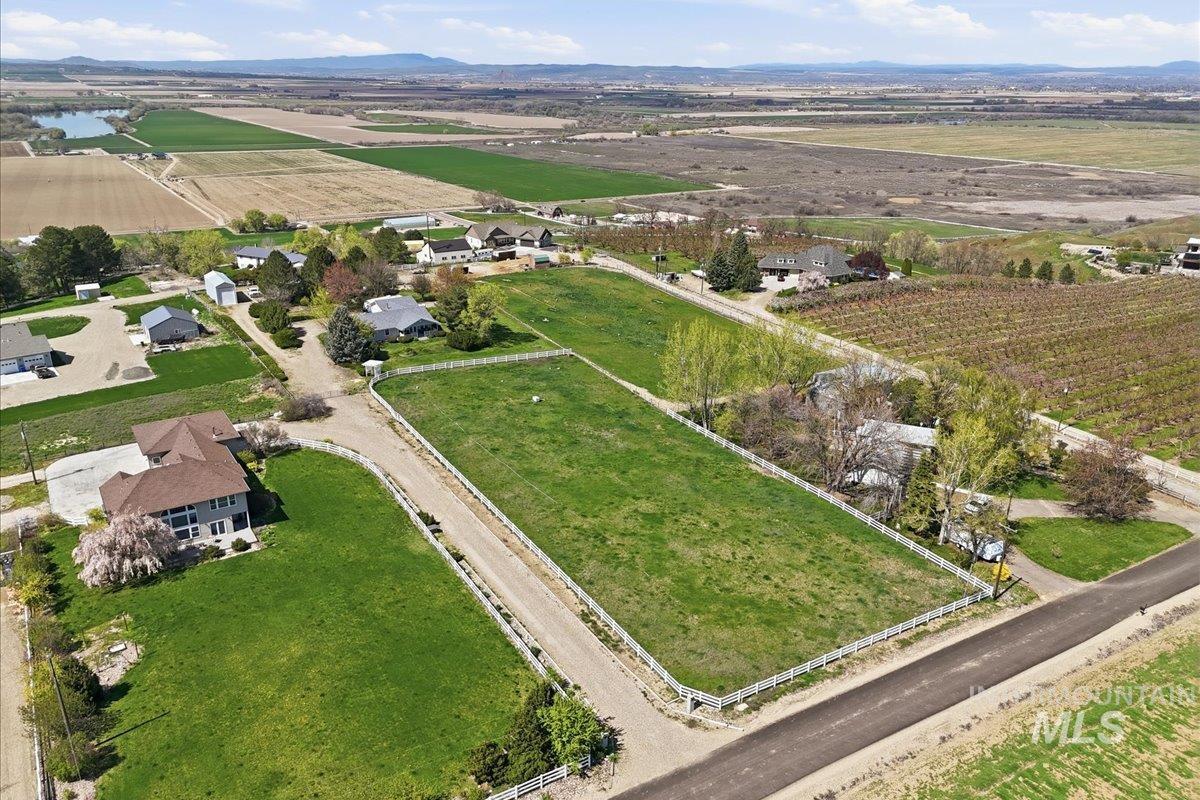 5605 Sunset Rd, Fruitland, Idaho 83619, 3 Bedrooms, 2.5 Bathrooms, Residential For Sale, Price $800,000,MLS 98981443