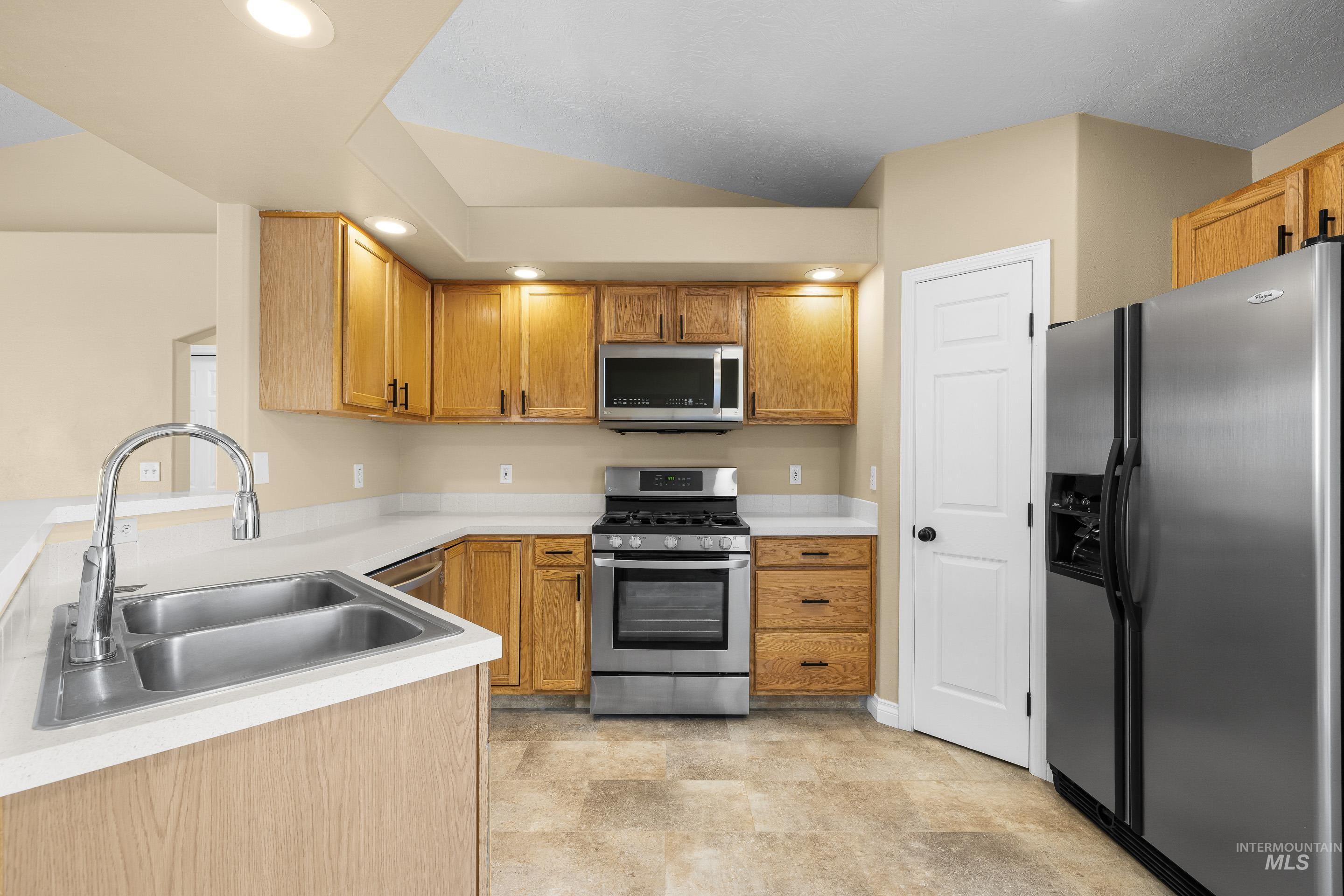 2016 W Curlew Street, Nampa, Idaho 83651, 3 Bedrooms, 2 Bathrooms, Residential For Sale, Price $395,900,MLS 98981467