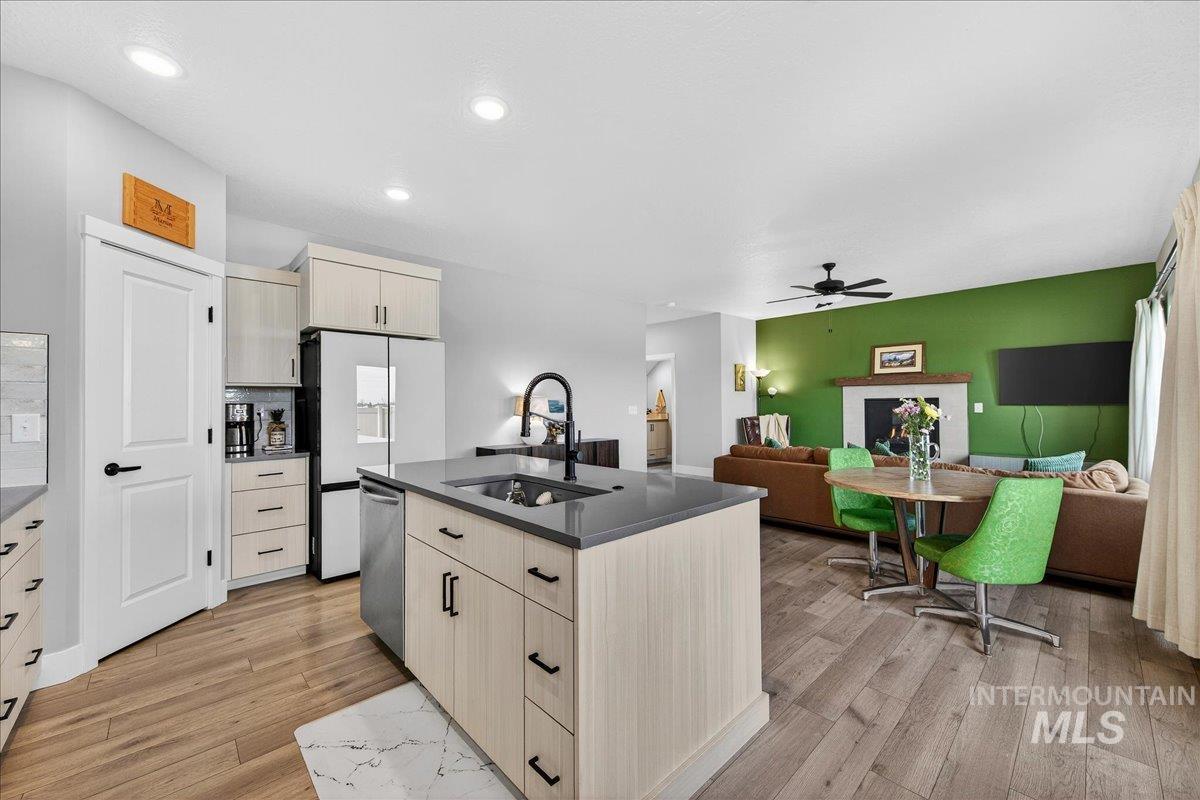 6025 S Catria Pl, Meridian, Idaho 83642, 3 Bedrooms, 2.5 Bathrooms, Residential For Sale, Price $499,900, 98981477