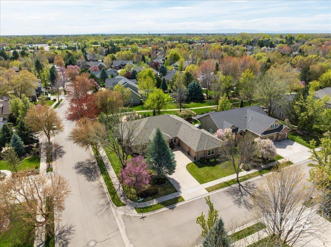 2135 W Forest Grove Ct, Eagle, Idaho 83616-7209, 4 Bedrooms, 3.5 Bathrooms, Residential For Sale, Price $985,000, 98981481