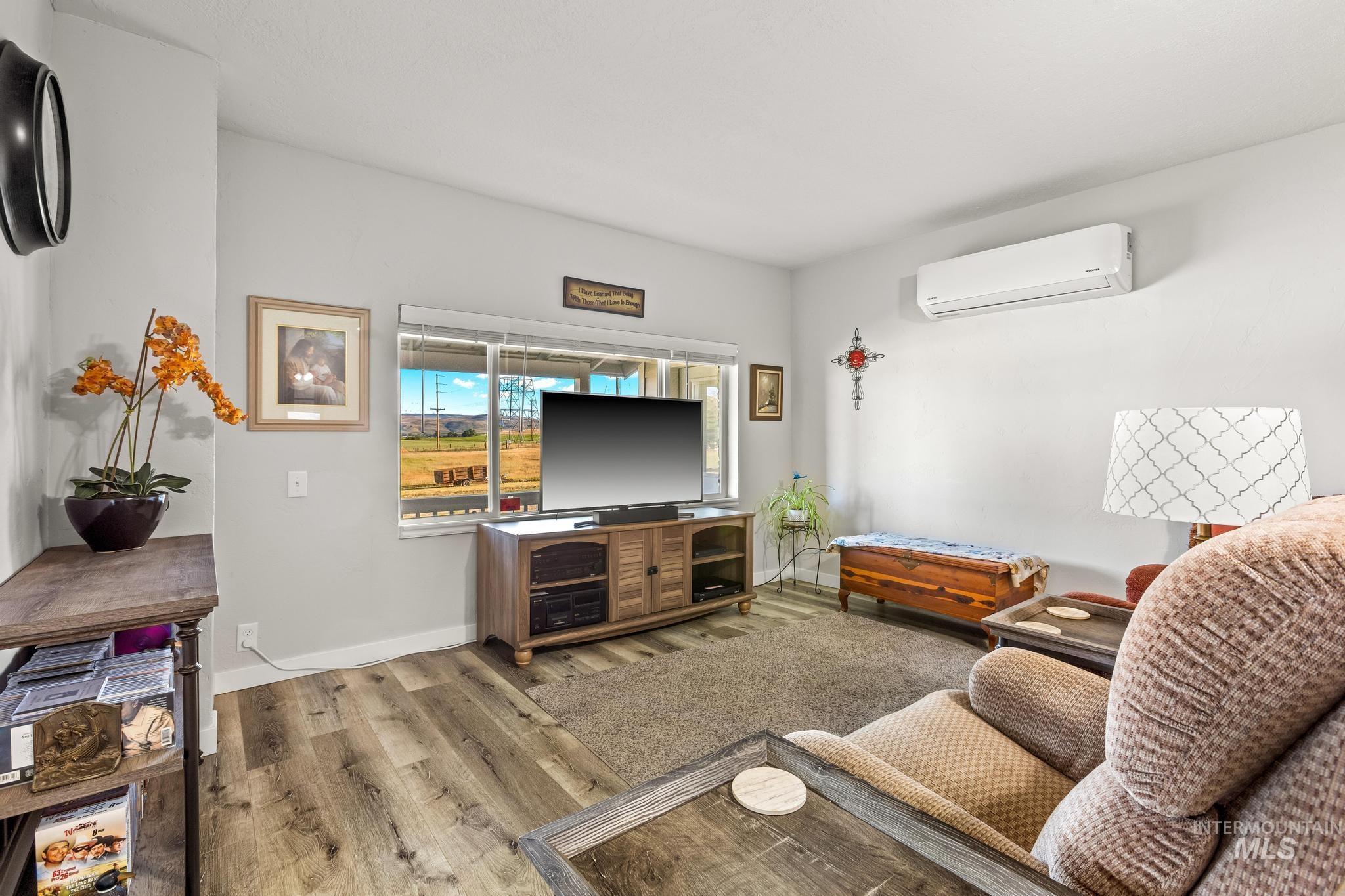 2208 Keithley Creek Rd, Midvale, Idaho 83645, 3 Bedrooms, 2 Bathrooms, Residential For Sale, Price $367,000, 98981491