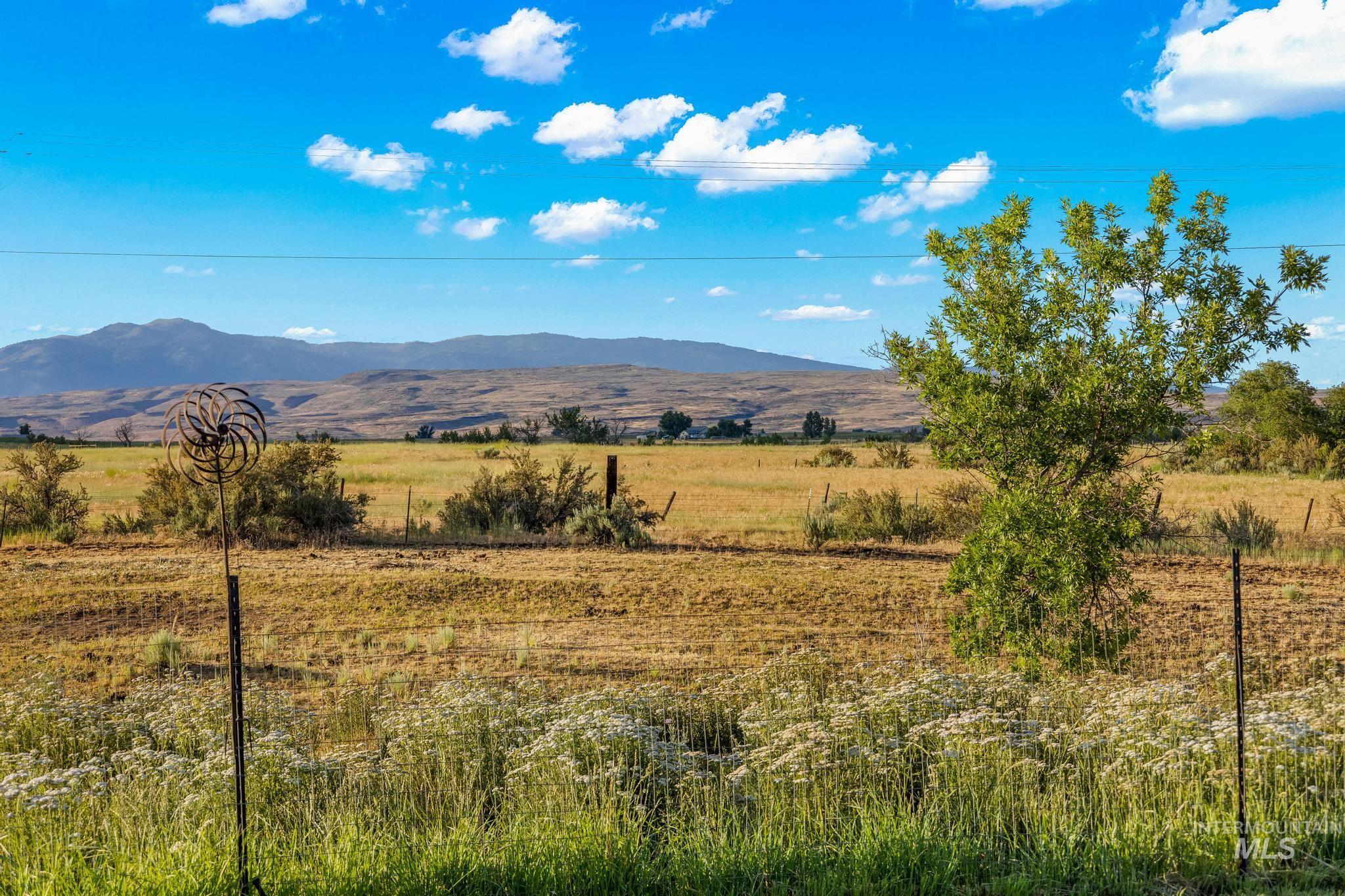 2208 Keithley Creek Rd, Midvale, Idaho 83645, 3 Bedrooms, 2 Bathrooms, Residential For Sale, Price $367,000, 98981491