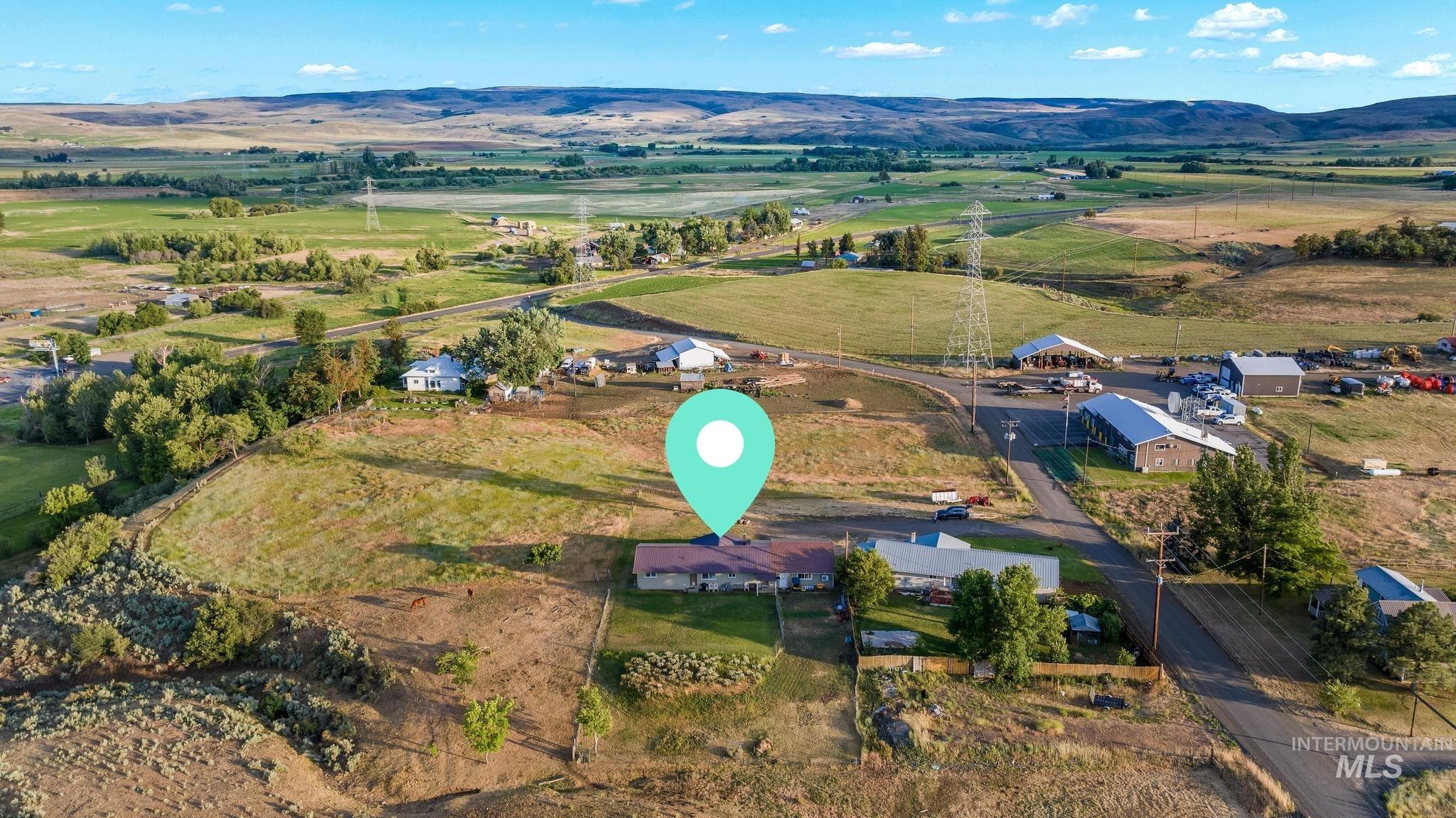 2208 Keithley Creek Rd, Midvale, Idaho 83645, 3 Bedrooms, 2 Bathrooms, Residential For Sale, Price $367,000, 98981491