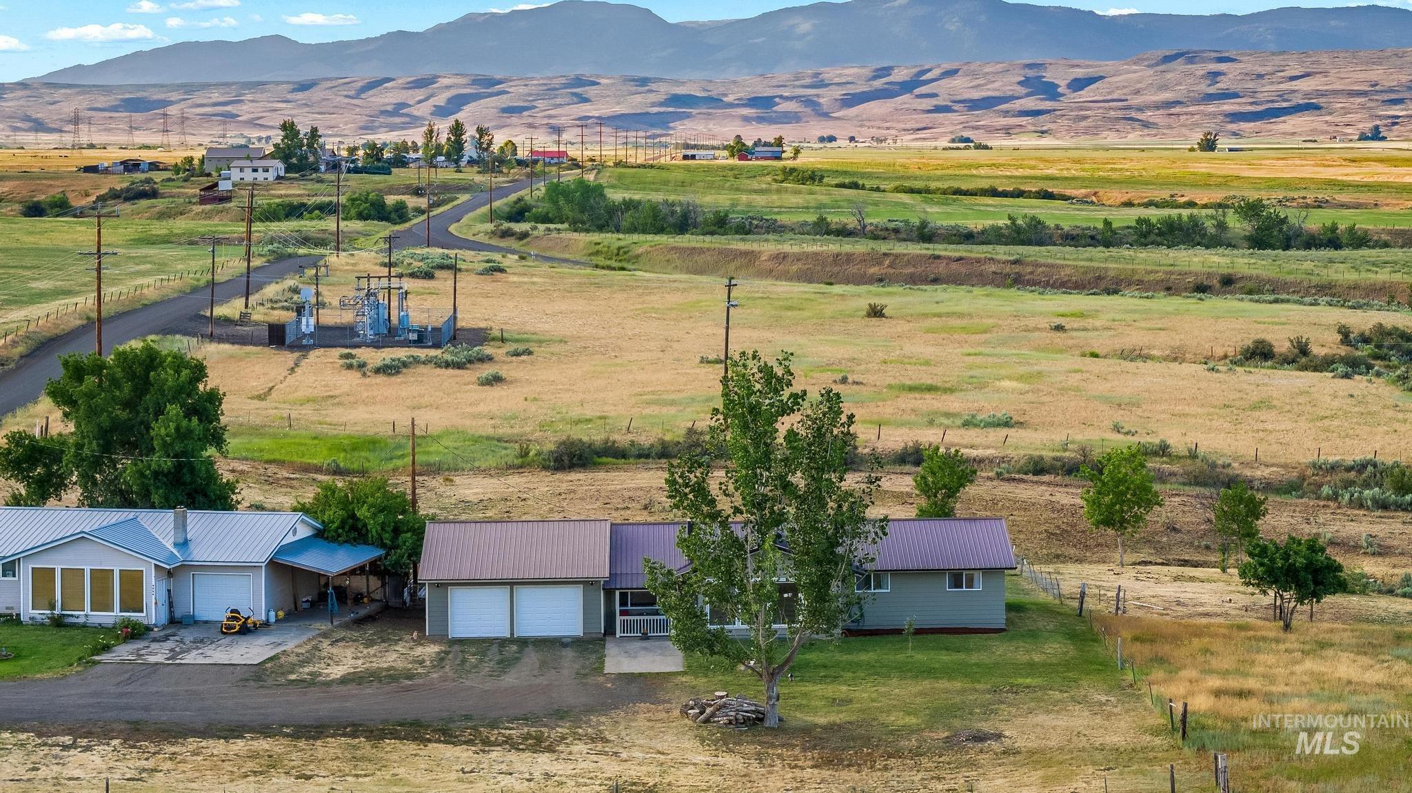 2208 Keithley Creek Rd, Midvale, Idaho 83645, 3 Bedrooms, 2 Bathrooms, Residential For Sale, Price $367,000, 98981491
