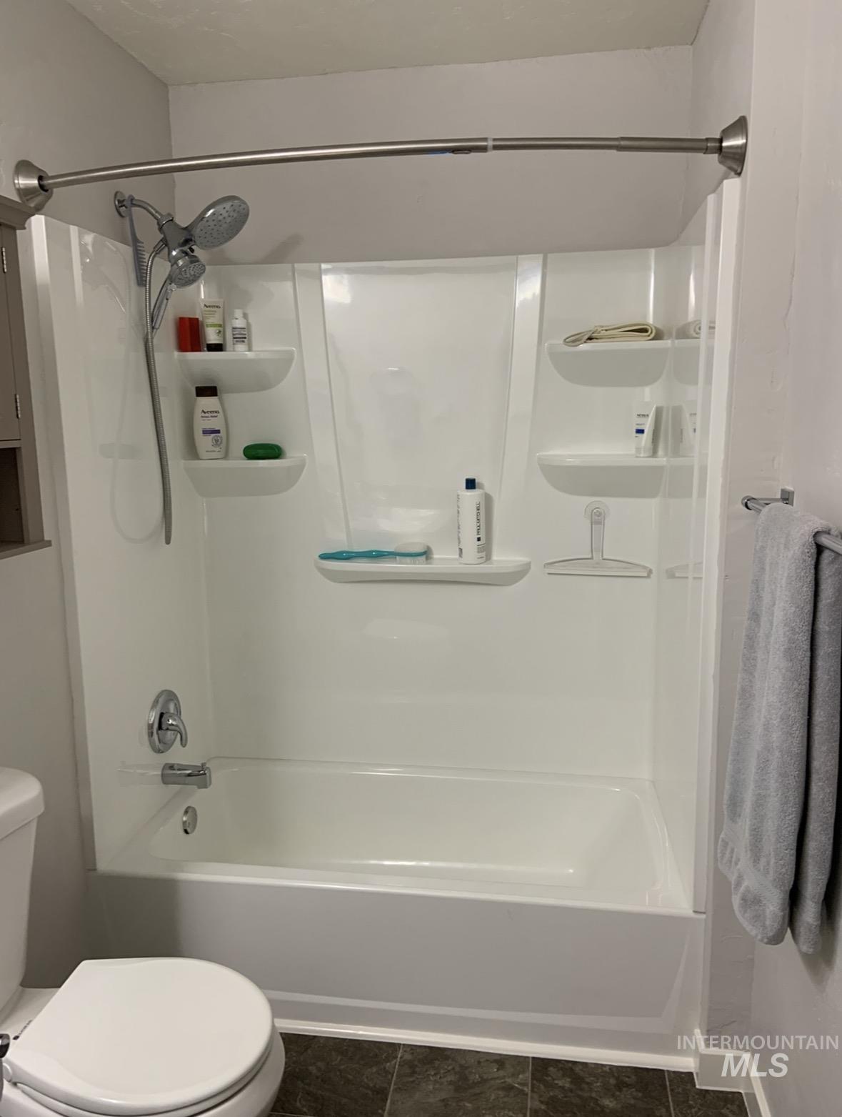 2208 Keithley Creek Rd, Midvale, Idaho 83645, 3 Bedrooms, 2 Bathrooms, Residential For Sale, Price $367,000, 98981491