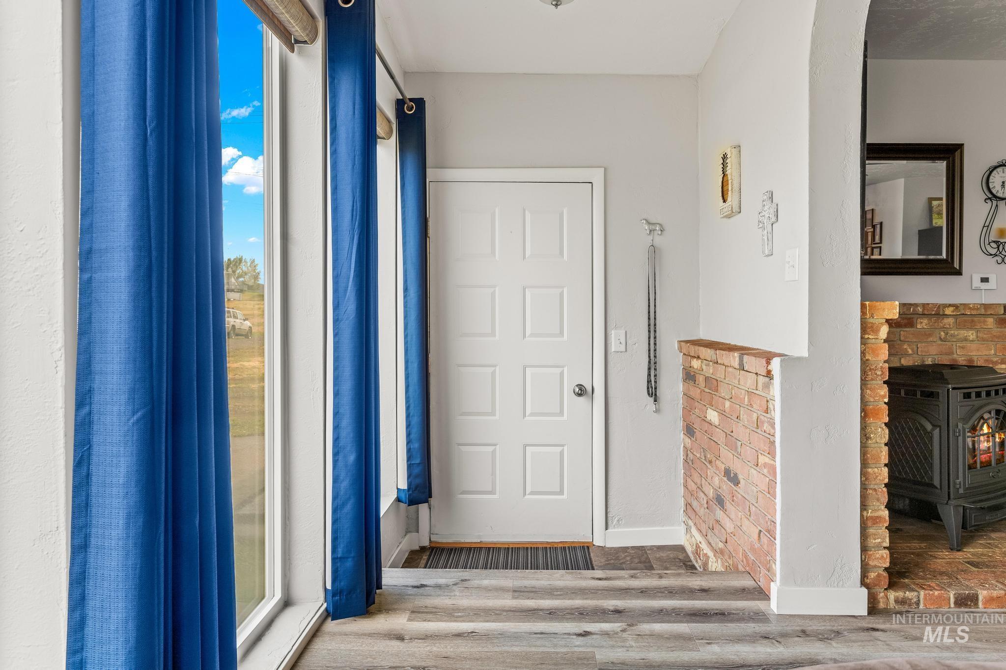 2208 Keithley Creek Rd, Midvale, Idaho 83645, 3 Bedrooms, 2 Bathrooms, Residential For Sale, Price $367,000, 98981491