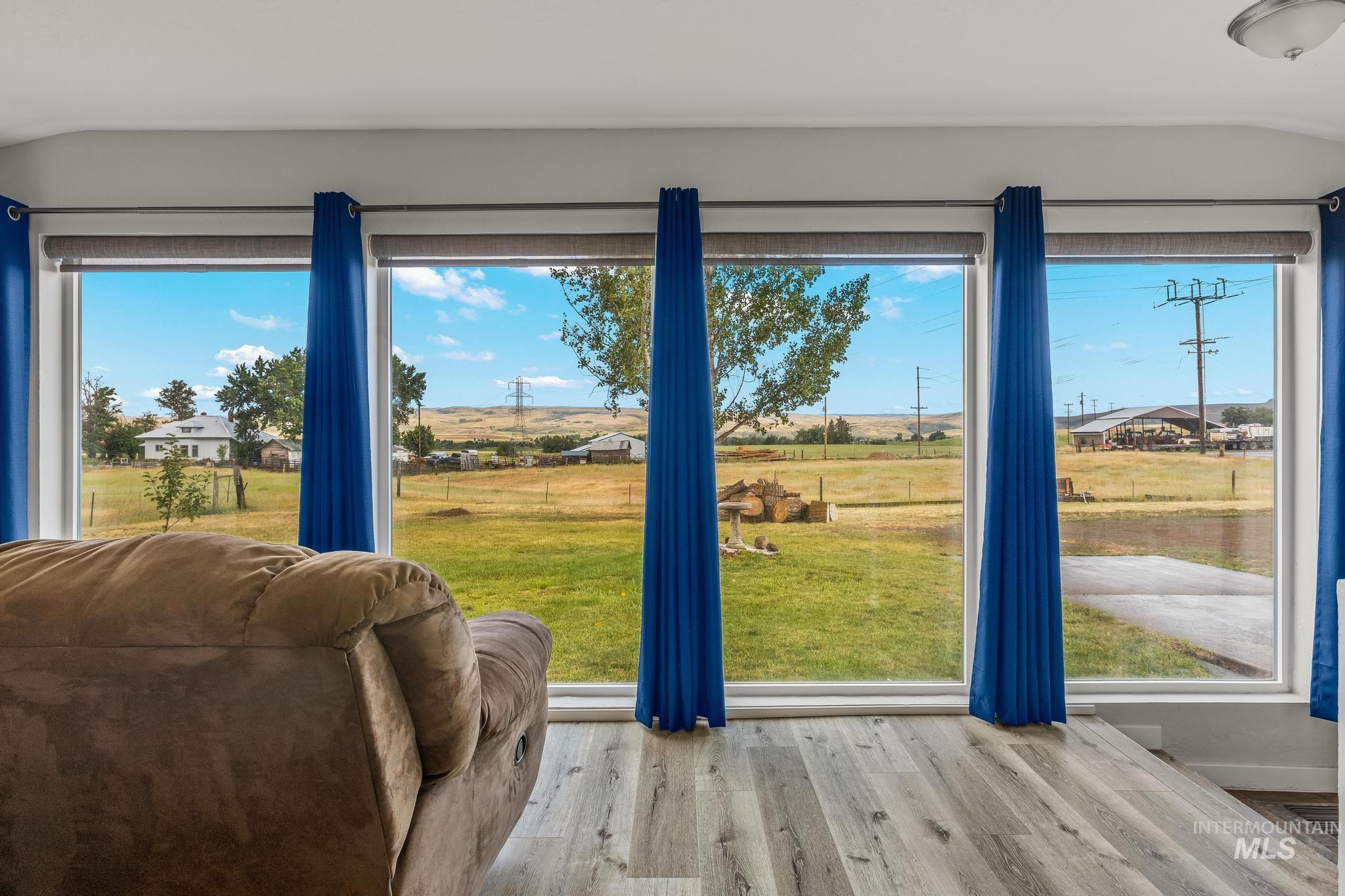 2208 Keithley Creek Rd, Midvale, Idaho 83645, 3 Bedrooms, 2 Bathrooms, Residential For Sale, Price $367,000, 98981491