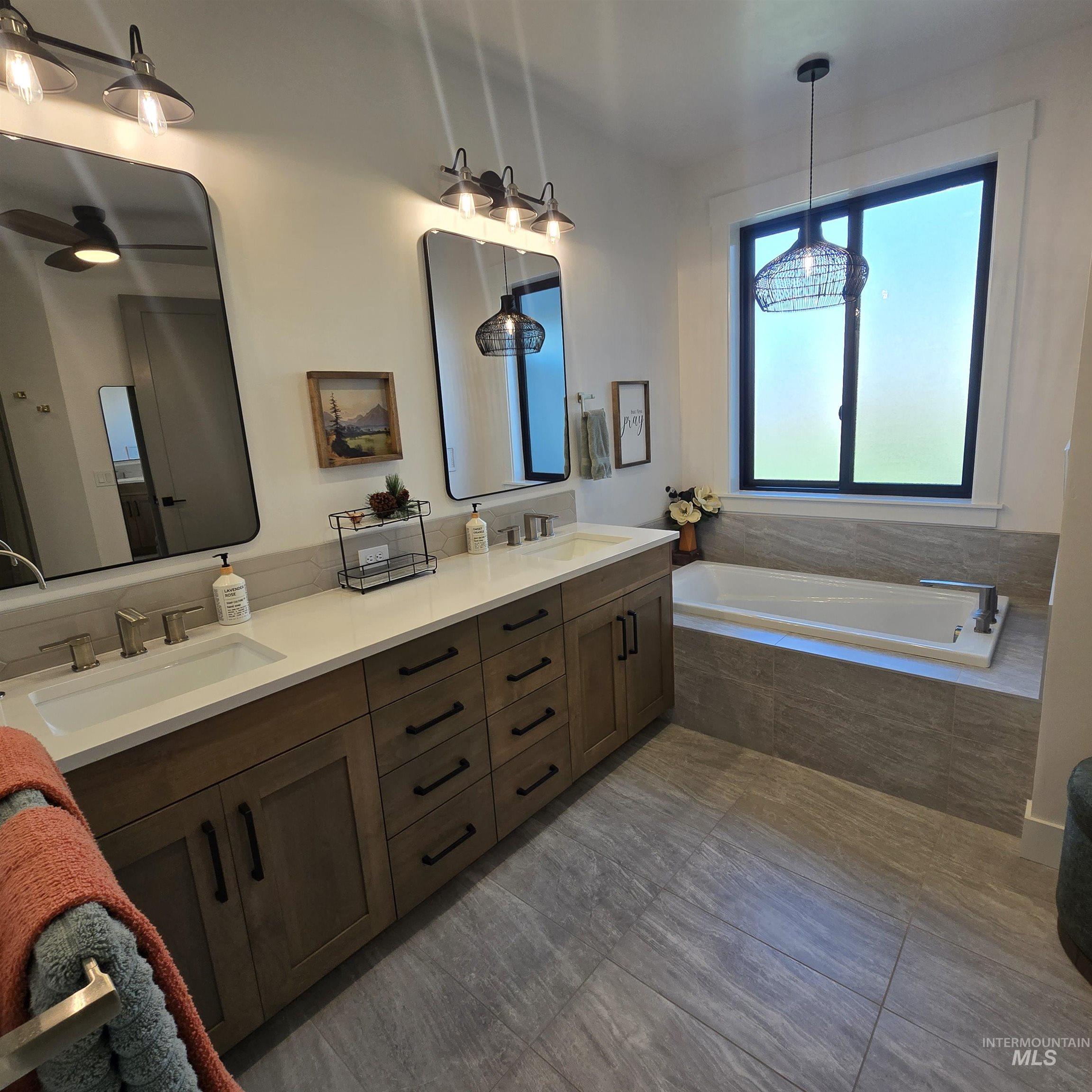 2120 E Thea Dr, Kuna, Idaho 83634, 3 Bedrooms, 2.5 Bathrooms, Residential For Sale, Price $835,000, 98981531
