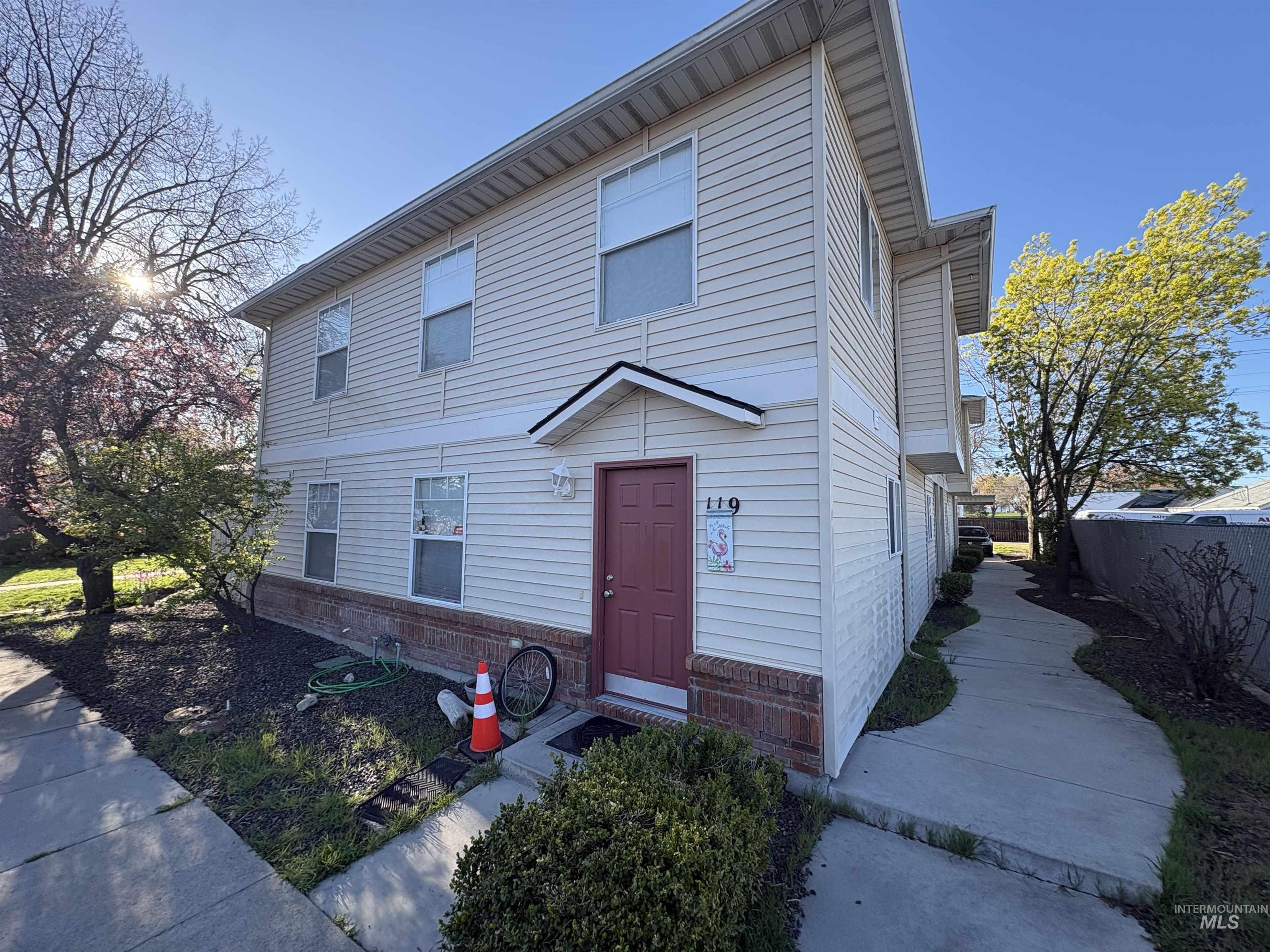 119-125 E King St, Meridian, Idaho 83642, 2 Bedrooms, 2 Bathrooms, Residential Income For Sale, Price $995,000,MLS 98981568