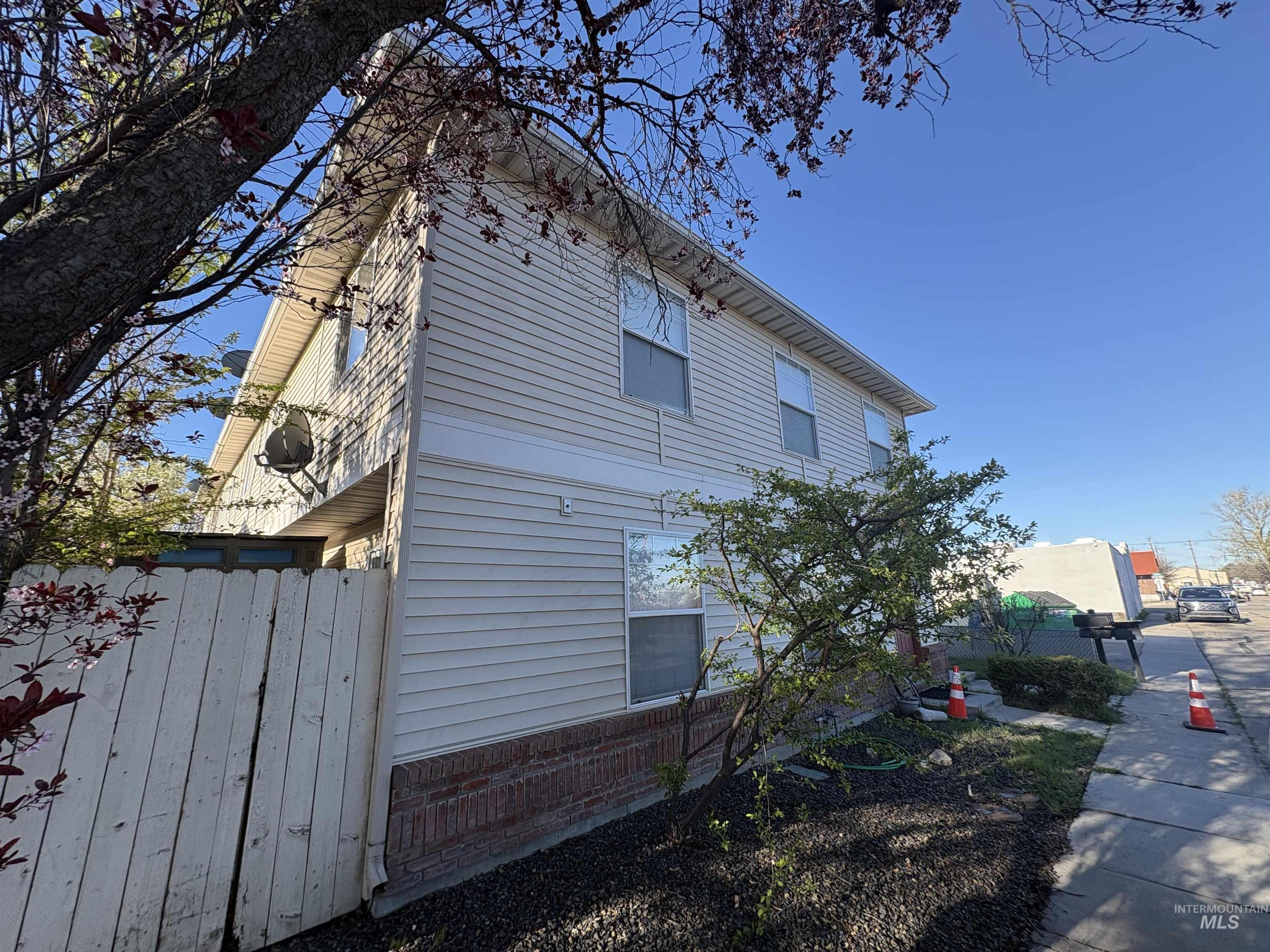 119-125 E King St, Meridian, Idaho 83642, 2 Bedrooms, 2 Bathrooms, Residential Income For Sale, Price $995,000,MLS 98981568