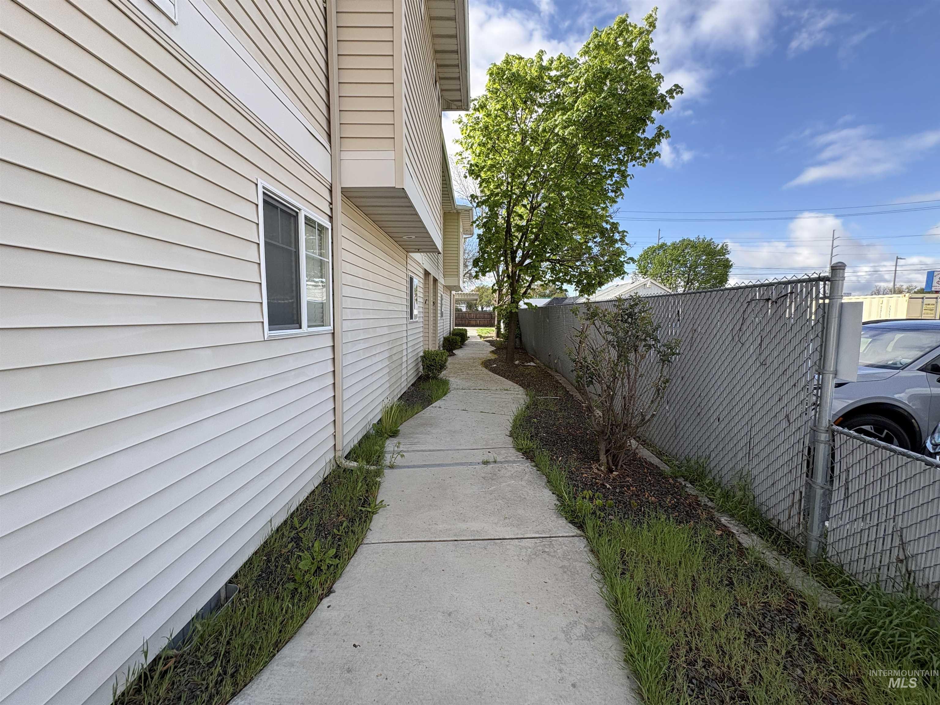 119-125 E King St, Meridian, Idaho 83642, 2 Bedrooms, 2 Bathrooms, Residential Income For Sale, Price $995,000,MLS 98981568