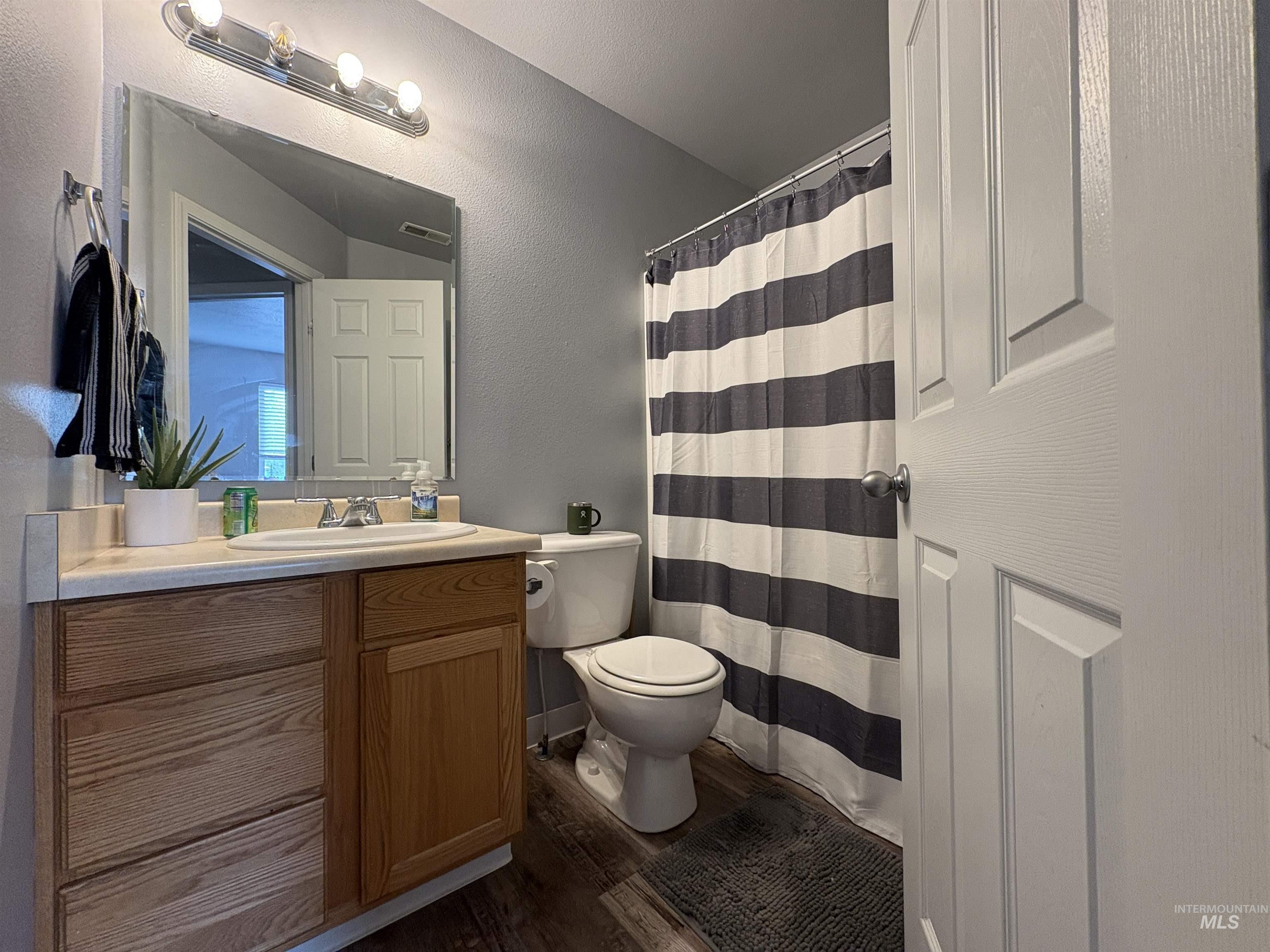 119-125 E King St, Meridian, Idaho 83642, 2 Bedrooms, 2 Bathrooms, Residential Income For Sale, Price $995,000,MLS 98981568