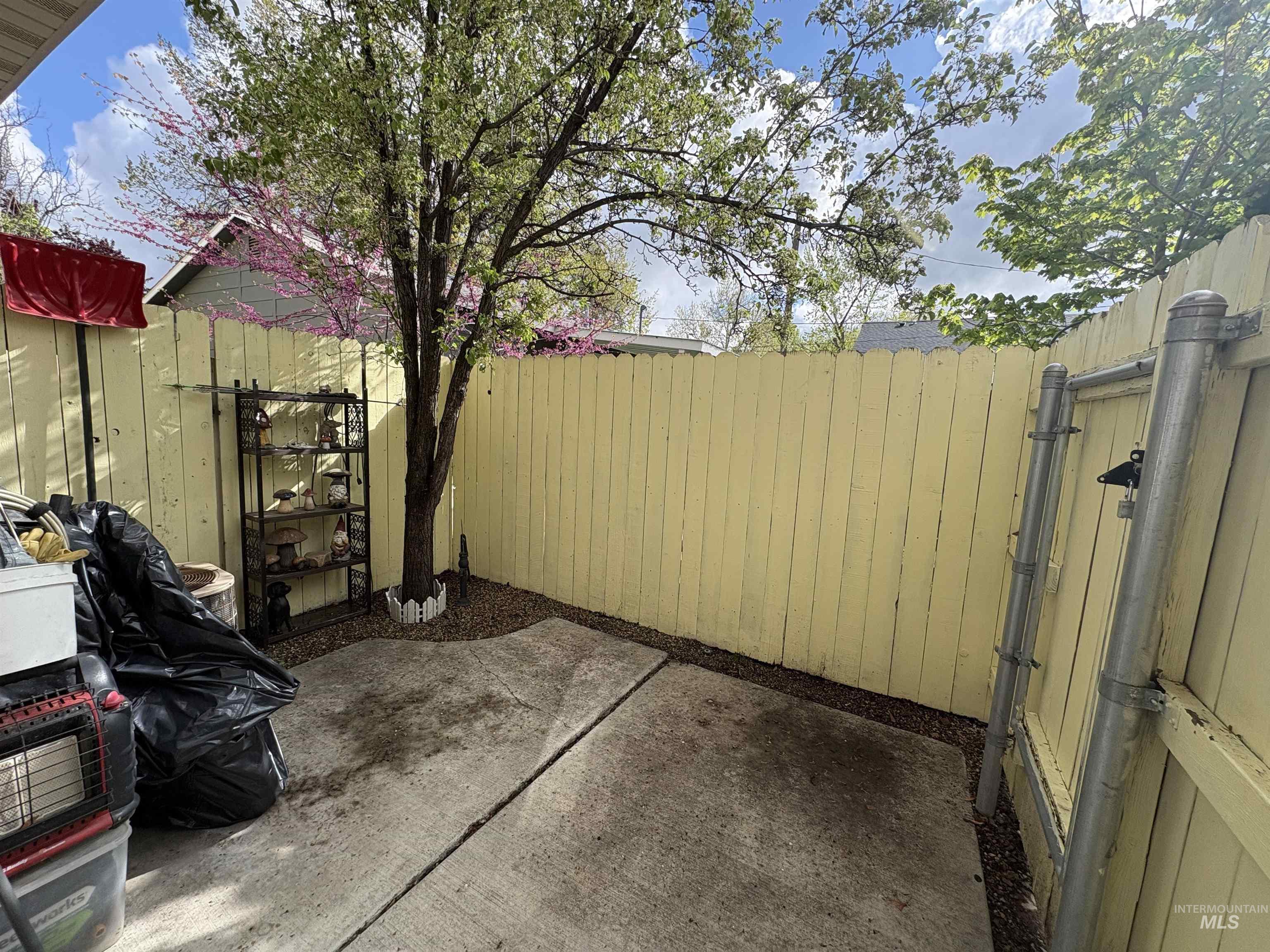 119-125 E King St, Meridian, Idaho 83642, 2 Bedrooms, 2 Bathrooms, Residential Income For Sale, Price $995,000,MLS 98981568