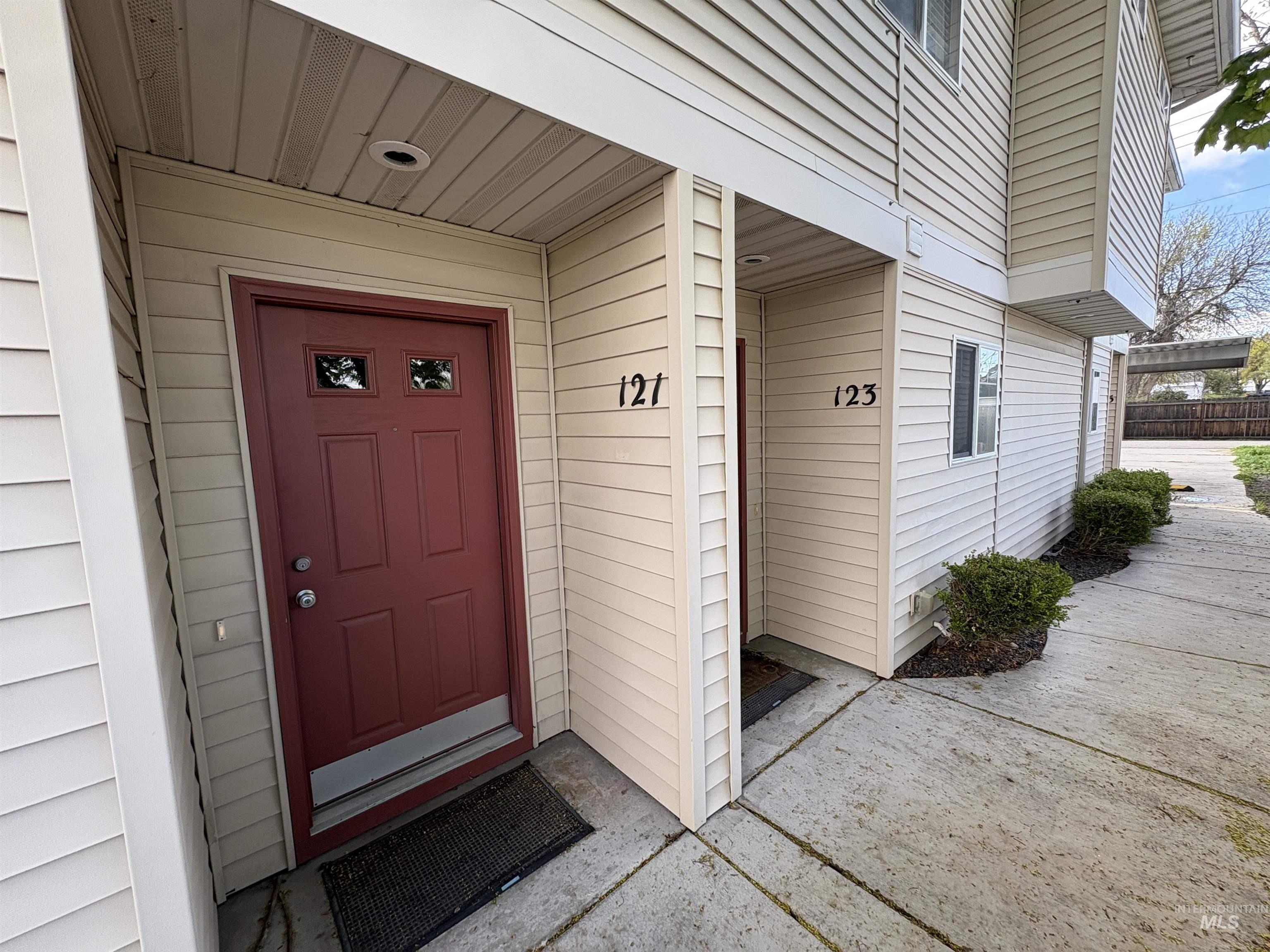 119-125 E King St, Meridian, Idaho 83642, 2 Bedrooms, 2 Bathrooms, Residential Income For Sale, Price $995,000,MLS 98981568