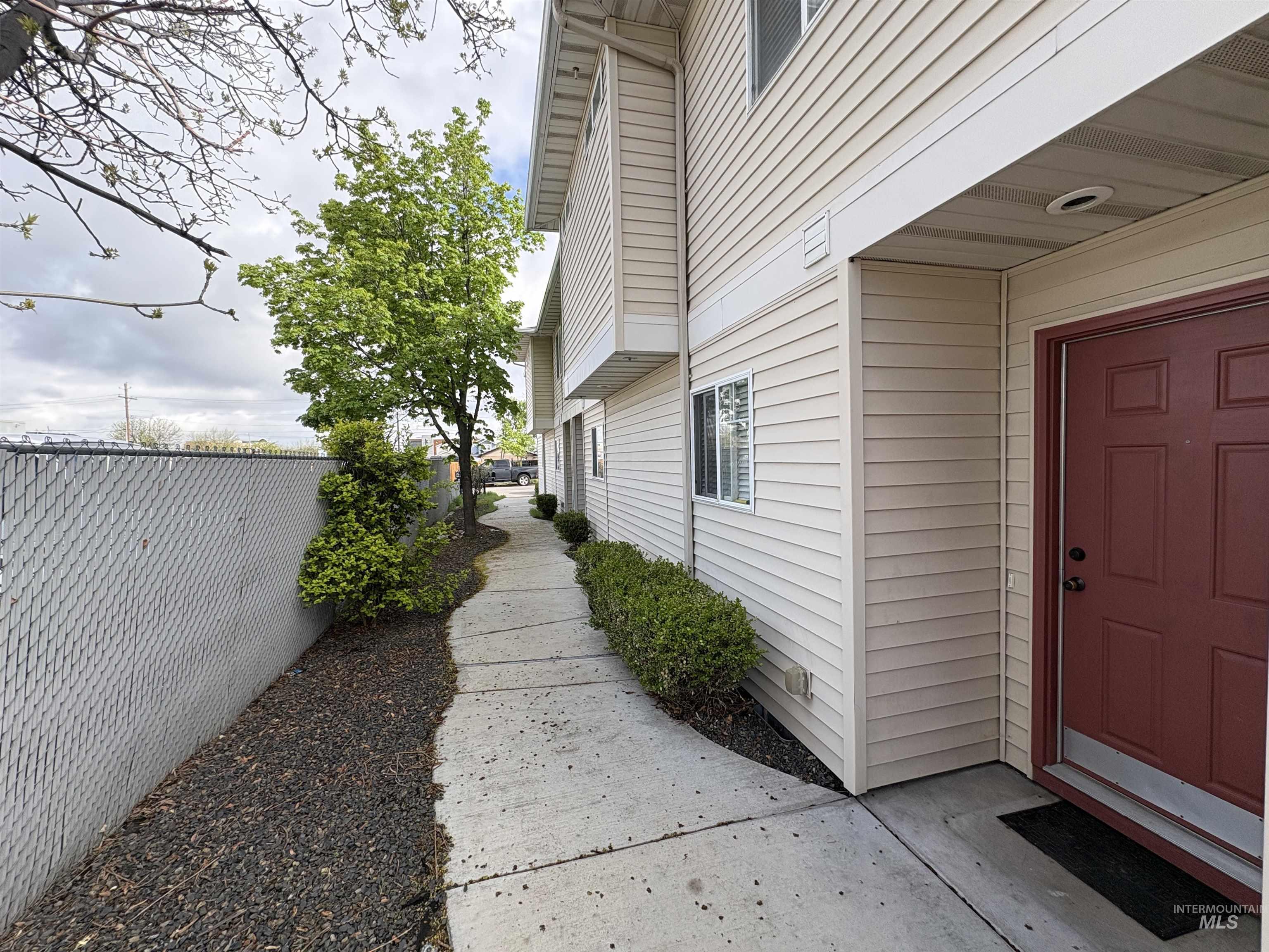 119-125 E King St, Meridian, Idaho 83642, 2 Bedrooms, 2 Bathrooms, Residential Income For Sale, Price $995,000,MLS 98981568