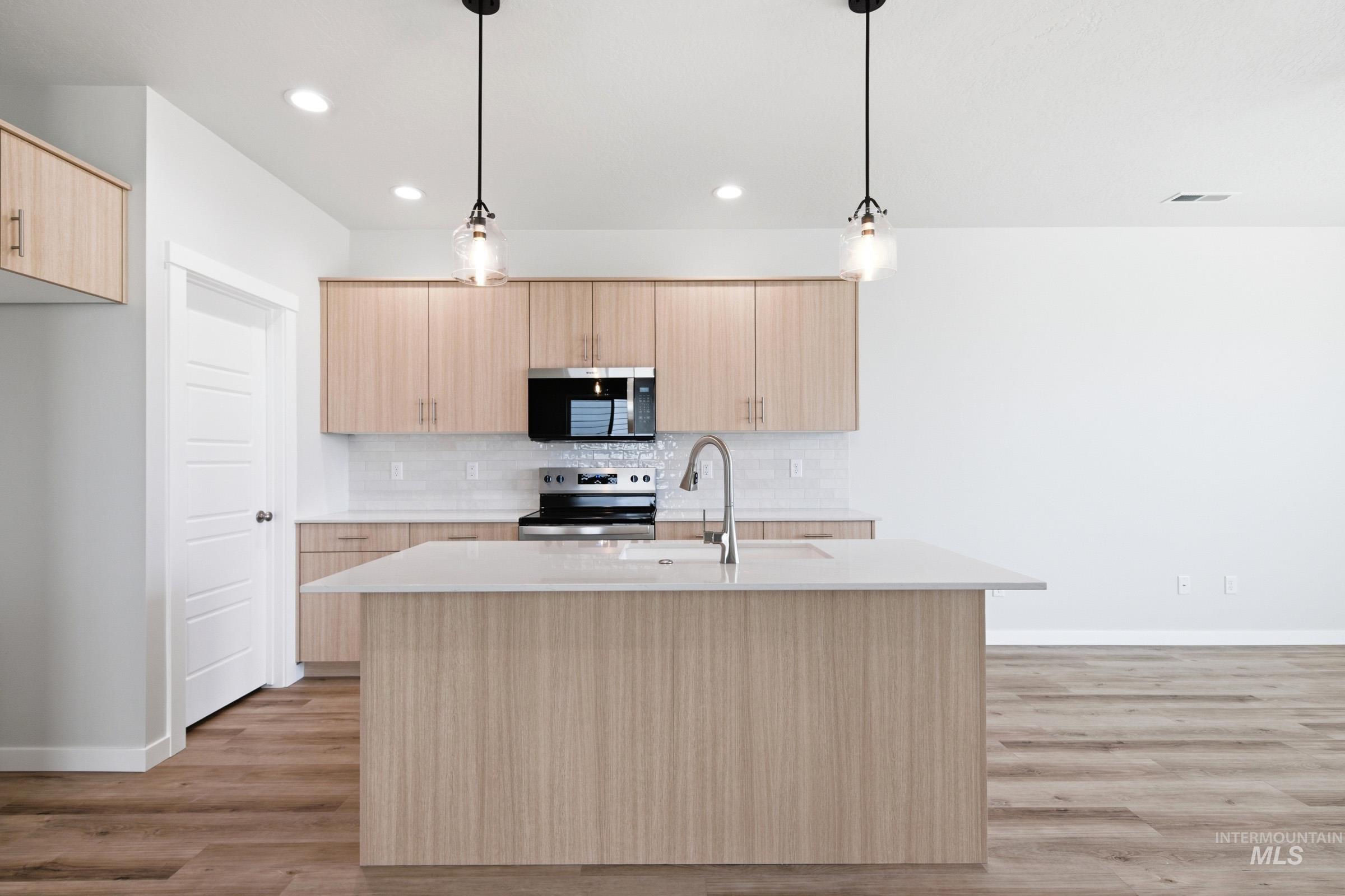 4290 N Camp Creek Ave, Meridian, Idaho 83646, 3 Bedrooms, 2.5 Bathrooms, Residential For Sale, Price $462,990, 98981577