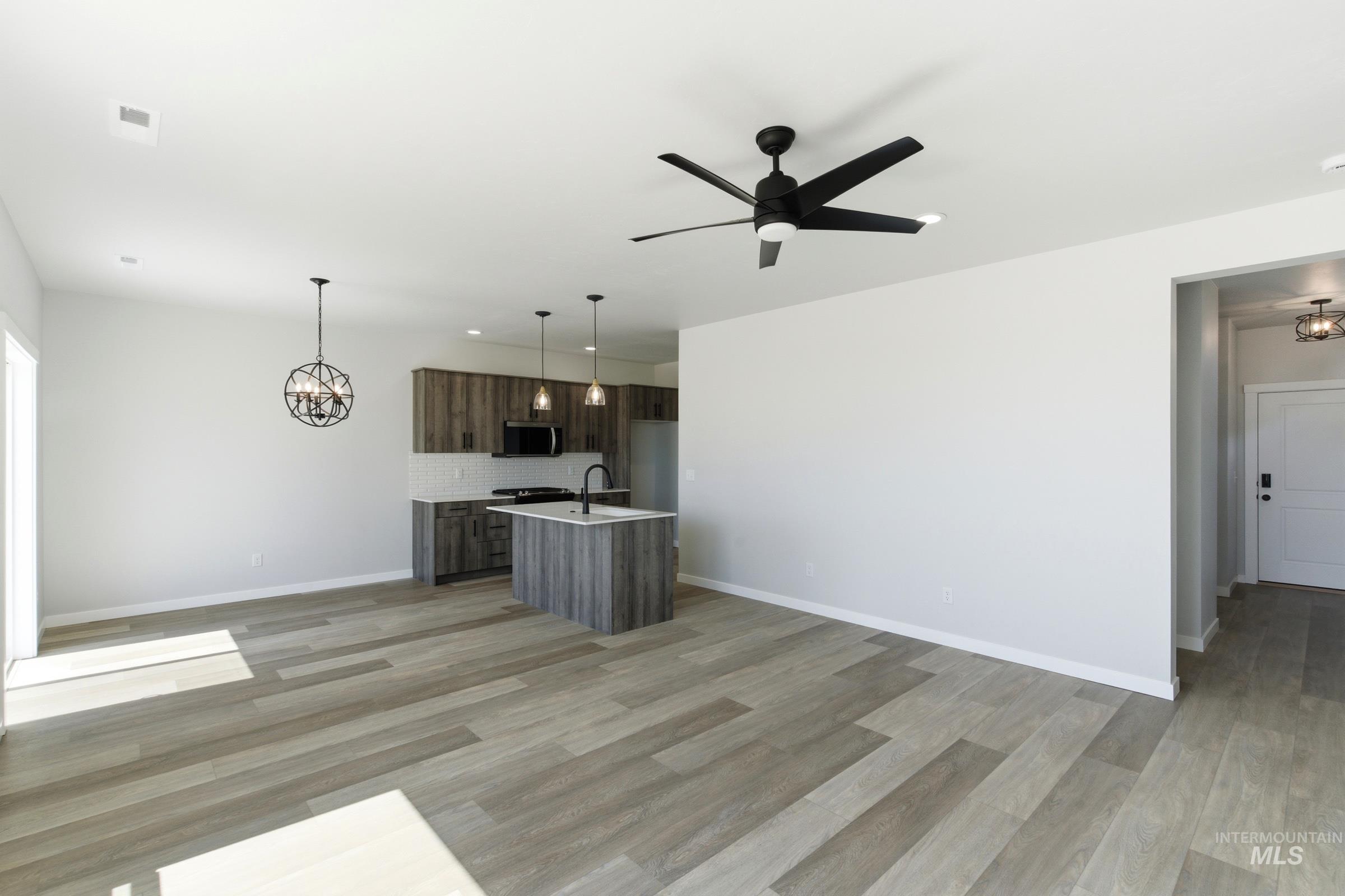 2138 S Border Way, Meridian, Idaho 83642, 3 Bedrooms, 2.5 Bathrooms, Residential For Sale, Price $478,990, 98981611