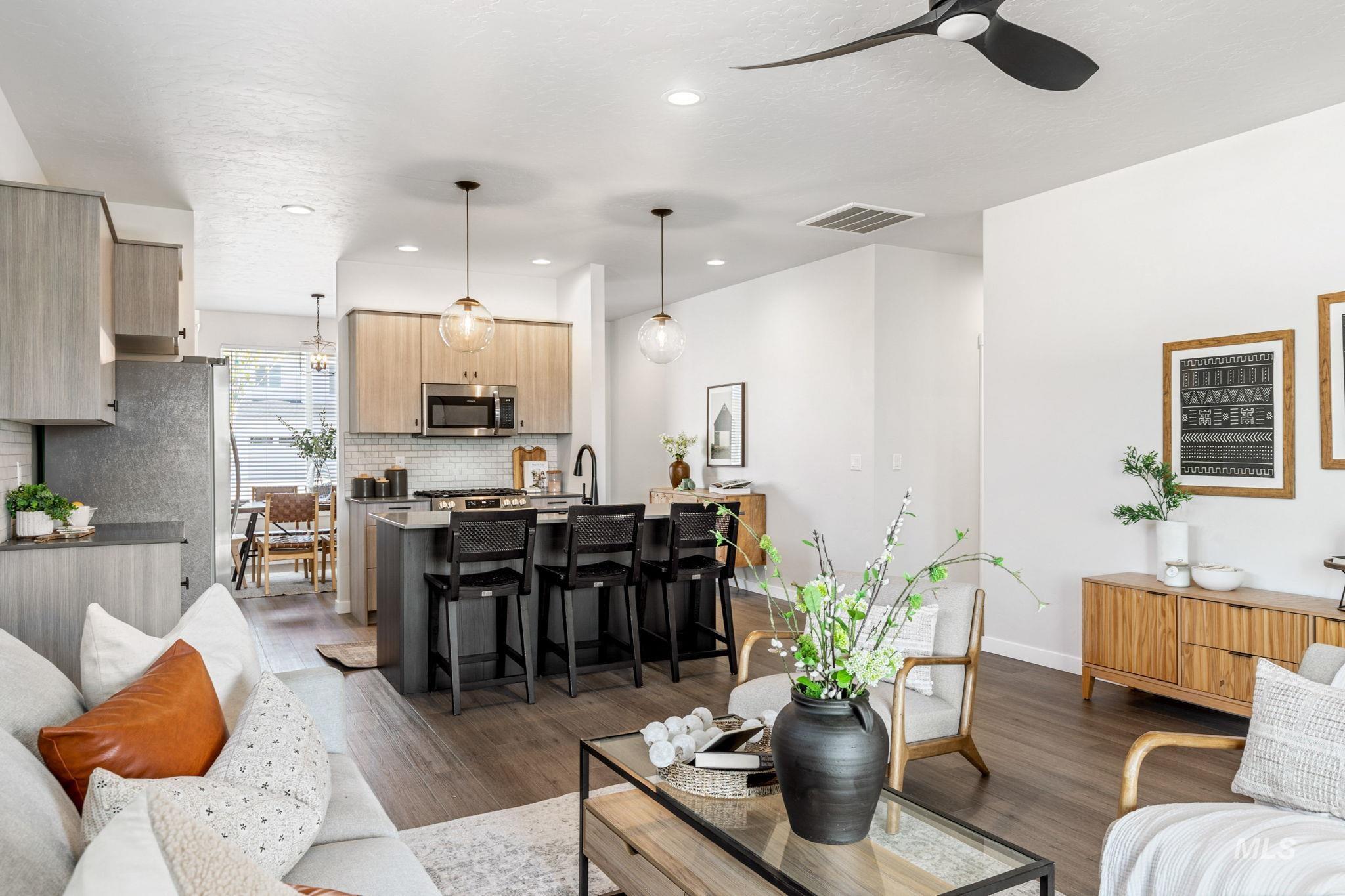 6471 S Banded Eagle Way, Boise, Idaho 83709, 3 Bedrooms, 2 Bathrooms, Residential For Sale, Price $469,900, 98981617