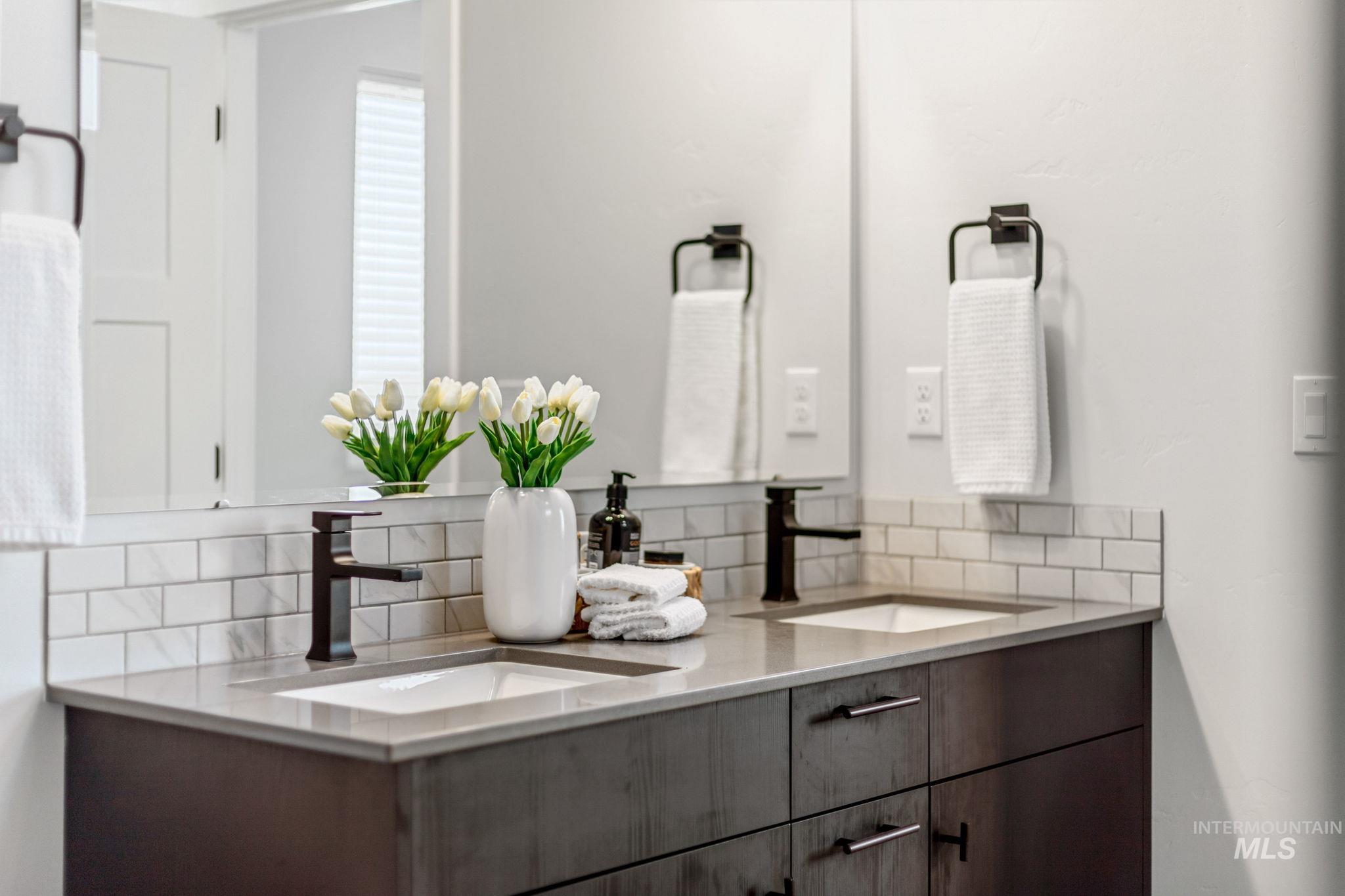 6471 S Banded Eagle Way, Boise, Idaho 83709, 3 Bedrooms, 2 Bathrooms, Residential For Sale, Price $469,900, 98981617