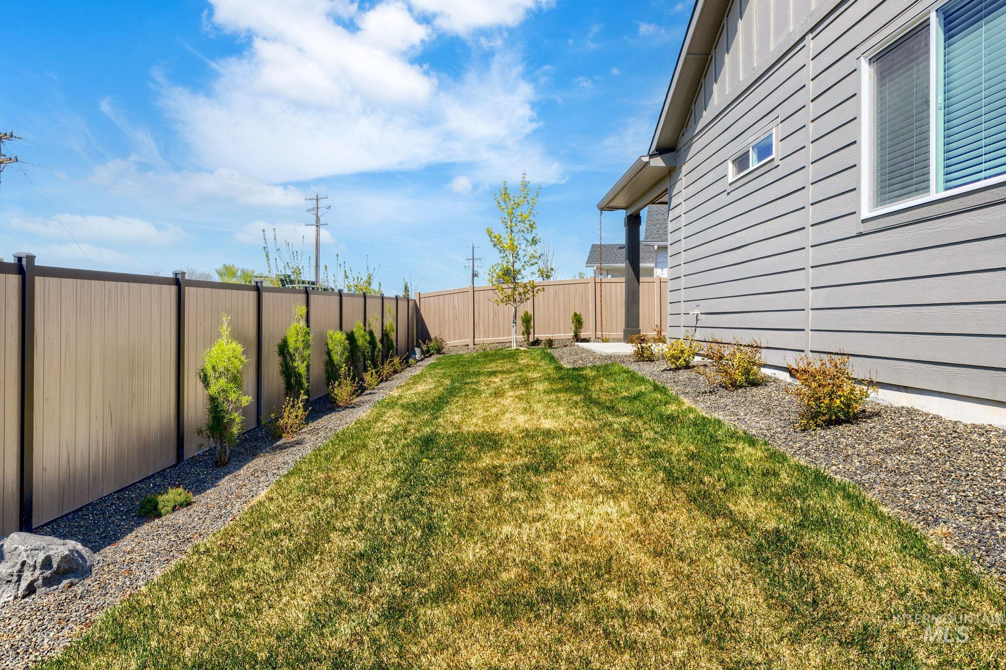 6471 S Banded Eagle Way, Boise, Idaho 83709, 3 Bedrooms, 2 Bathrooms, Residential For Sale, Price $469,900, 98981617