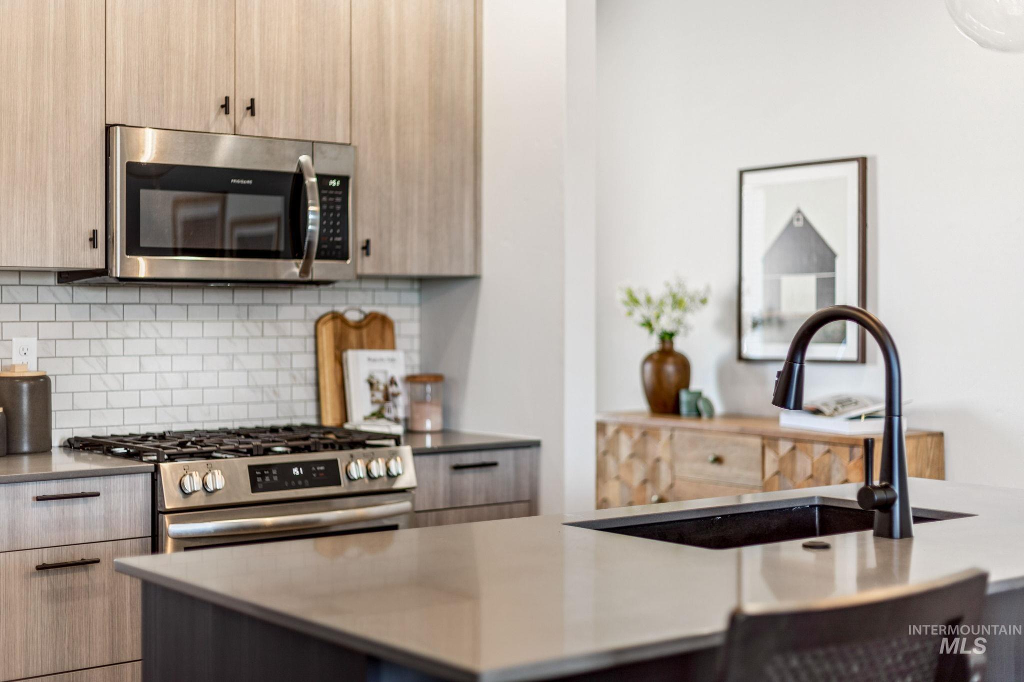 6471 S Banded Eagle Way, Boise, Idaho 83709, 3 Bedrooms, 2 Bathrooms, Residential For Sale, Price $469,900, 98981617