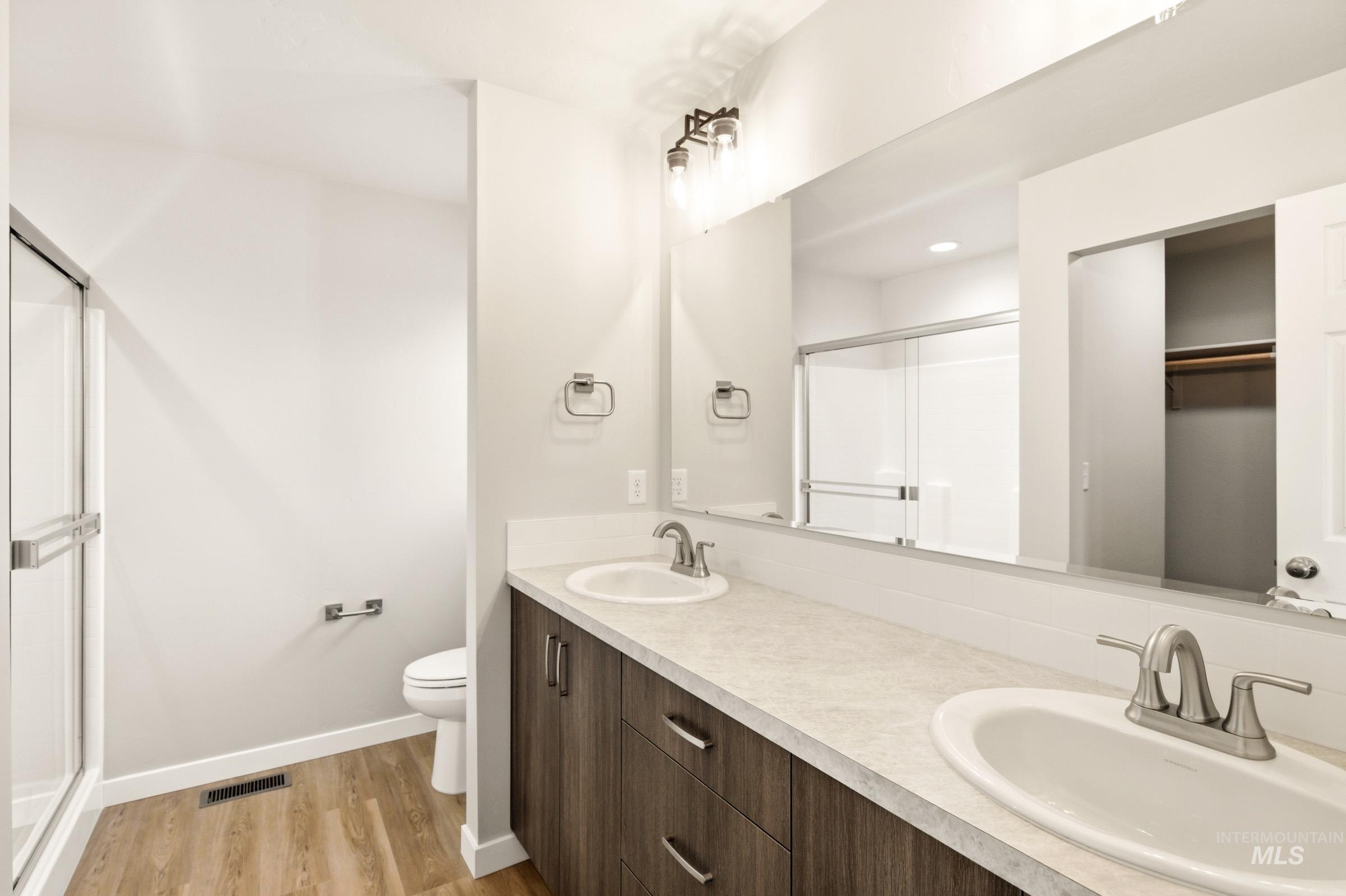 33 S Sweetgrass Ave, Nampa, Idaho 83651, 3 Bedrooms, 2.5 Bathrooms, Residential For Sale, Price $409,990, 98981618