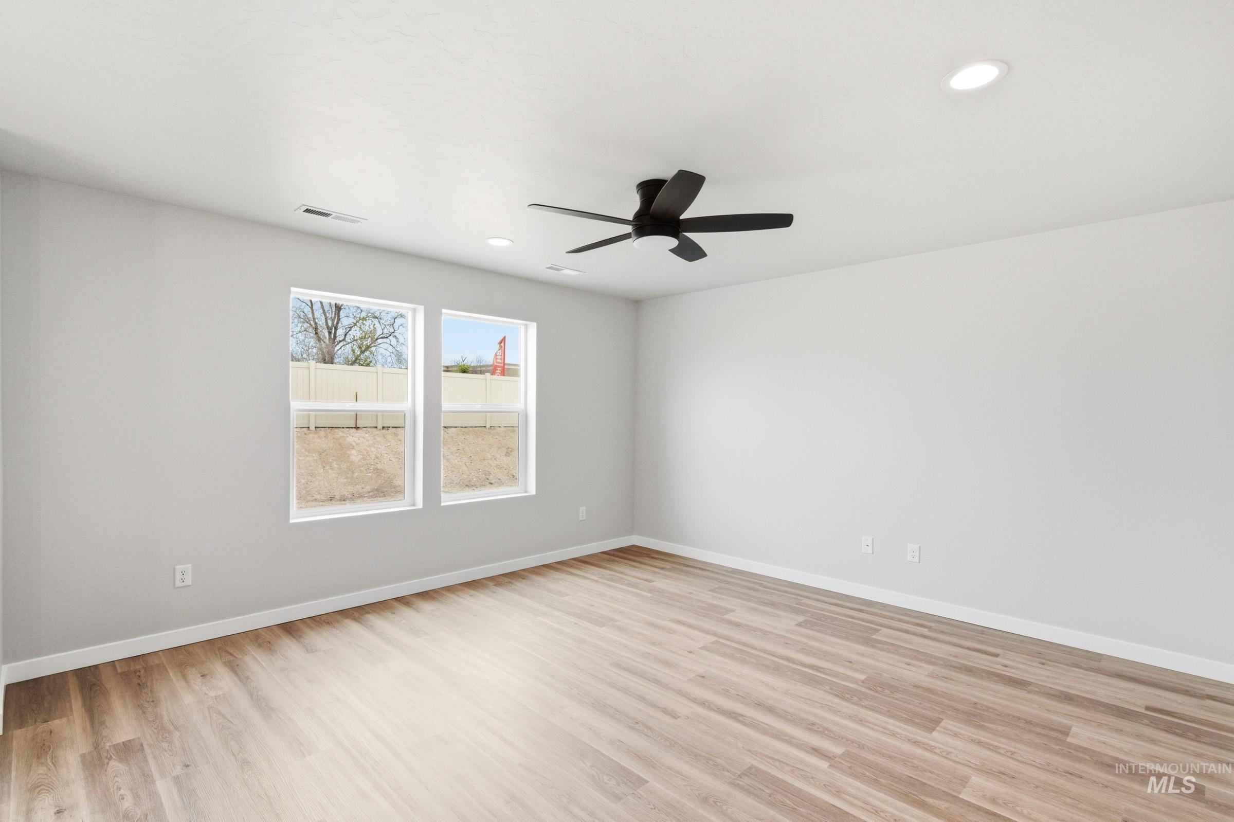 33 S Sweetgrass Ave, Nampa, Idaho 83651, 3 Bedrooms, 2.5 Bathrooms, Residential For Sale, Price $409,990, 98981618