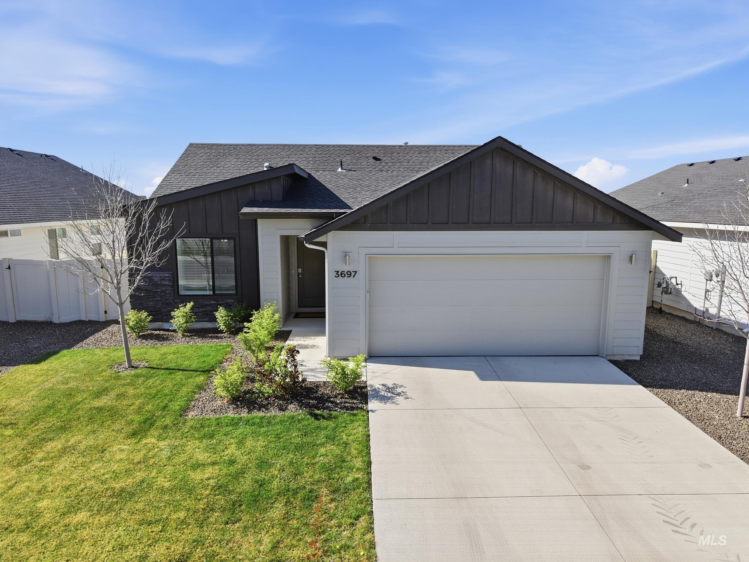 3697 W La Brea Dr, Meridian, Idaho 83642, 3 Bedrooms, 2 Bathrooms, Residential For Sale, Price $429,000, 98981632
