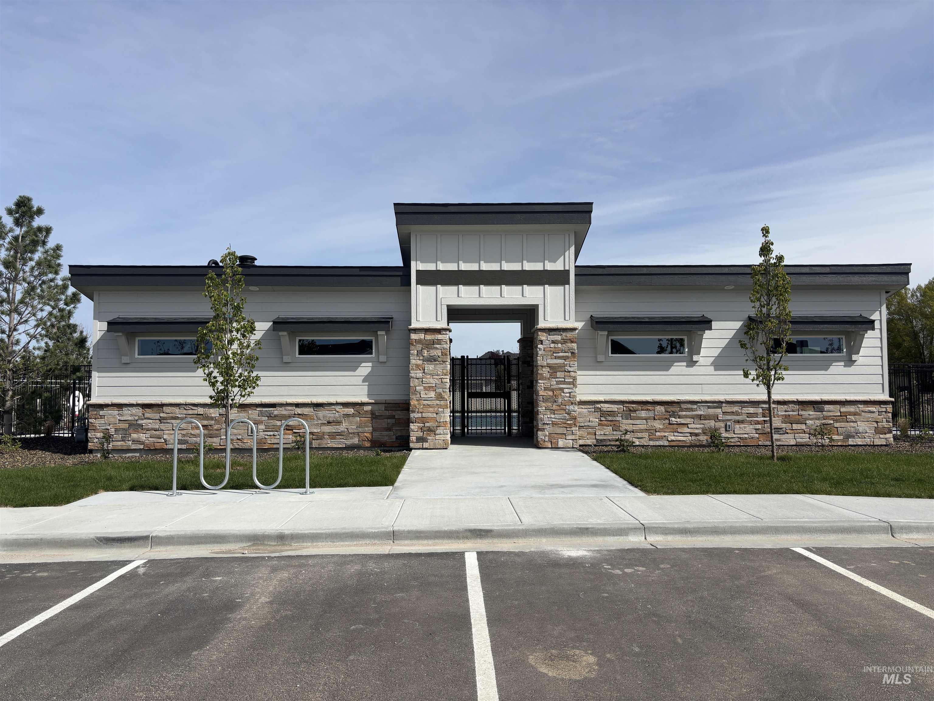 3697 W La Brea Dr, Meridian, Idaho 83642, 3 Bedrooms, 2 Bathrooms, Residential For Sale, Price $429,000, 98981632