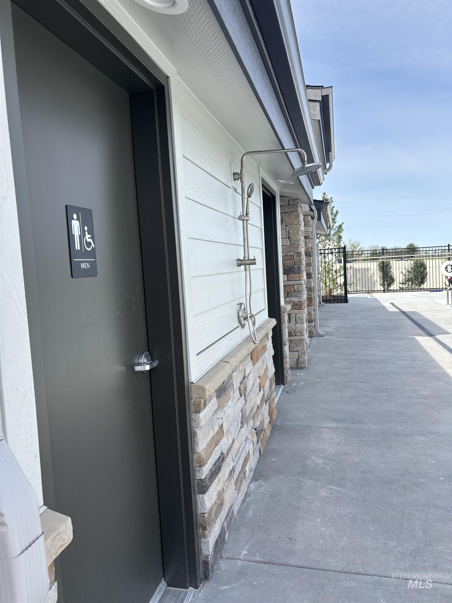 3697 W La Brea Dr, Meridian, Idaho 83642, 3 Bedrooms, 2 Bathrooms, Residential For Sale, Price $429,000, 98981632