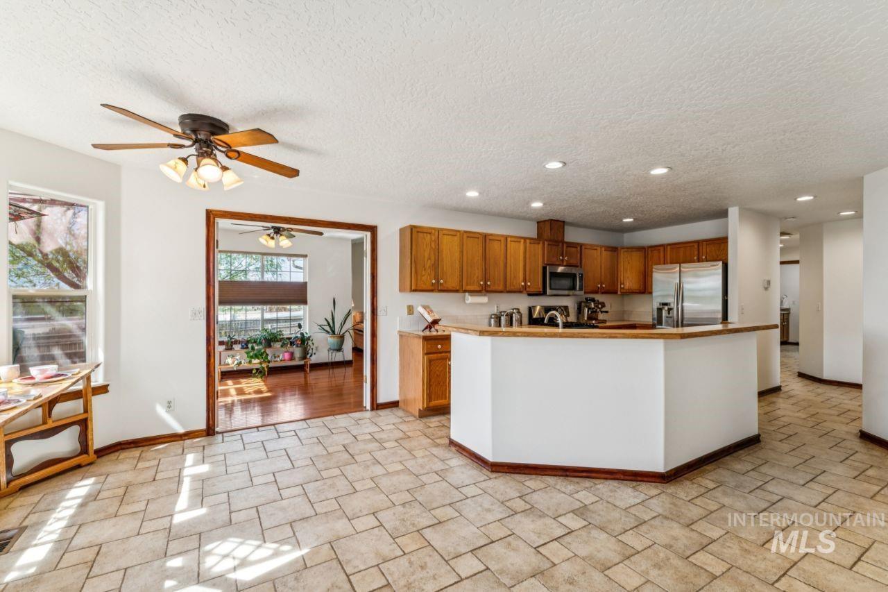 4725 E Victory Road, Nampa, Idaho 83687, 4 Bedrooms, 3 Bathrooms, Residential For Sale, Price $629,900, 98981641