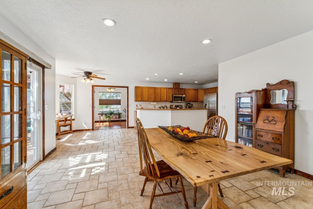 4725 E Victory Road, Nampa, Idaho 83687, 4 Bedrooms, 3 Bathrooms, Residential For Sale, Price $629,900, 98981641