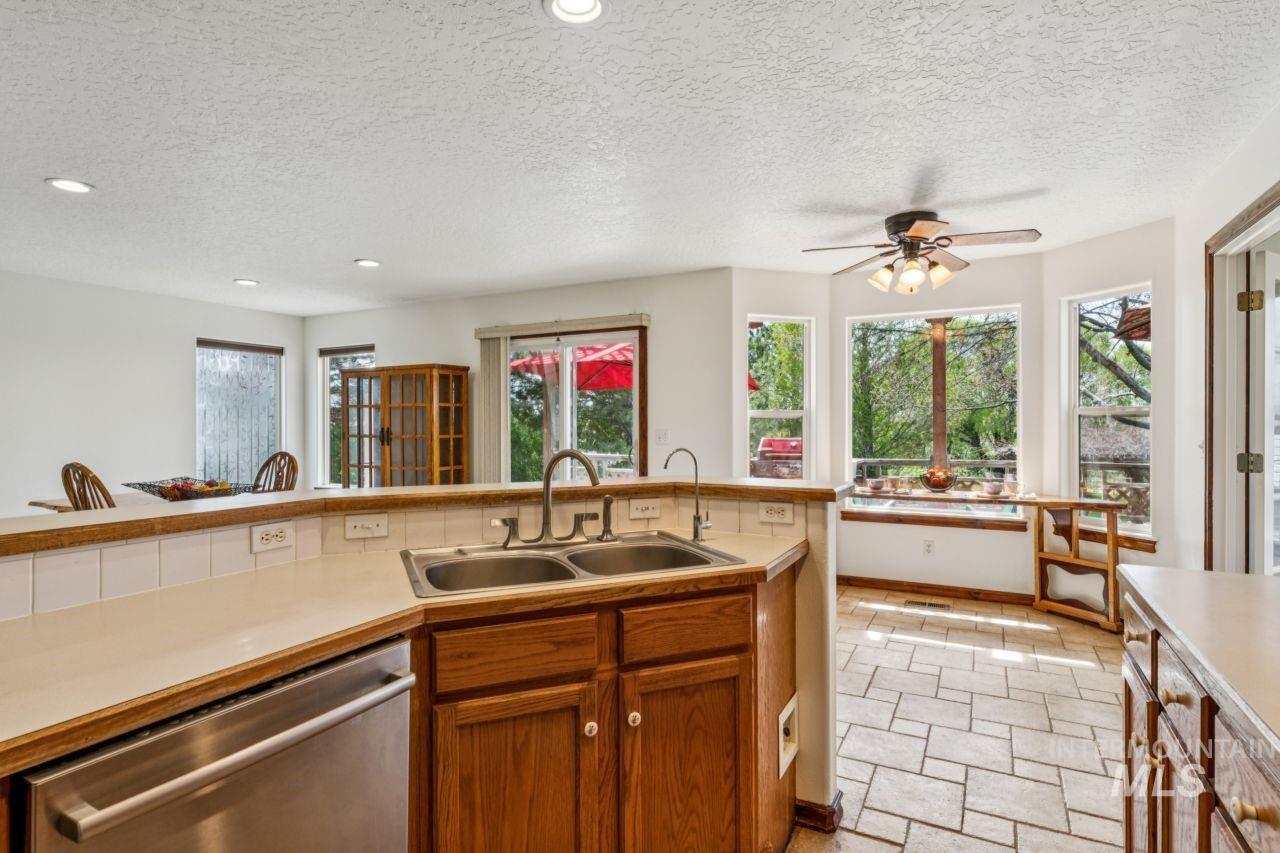 4725 E Victory Road, Nampa, Idaho 83687, 4 Bedrooms, 3 Bathrooms, Residential For Sale, Price $629,900, 98981641