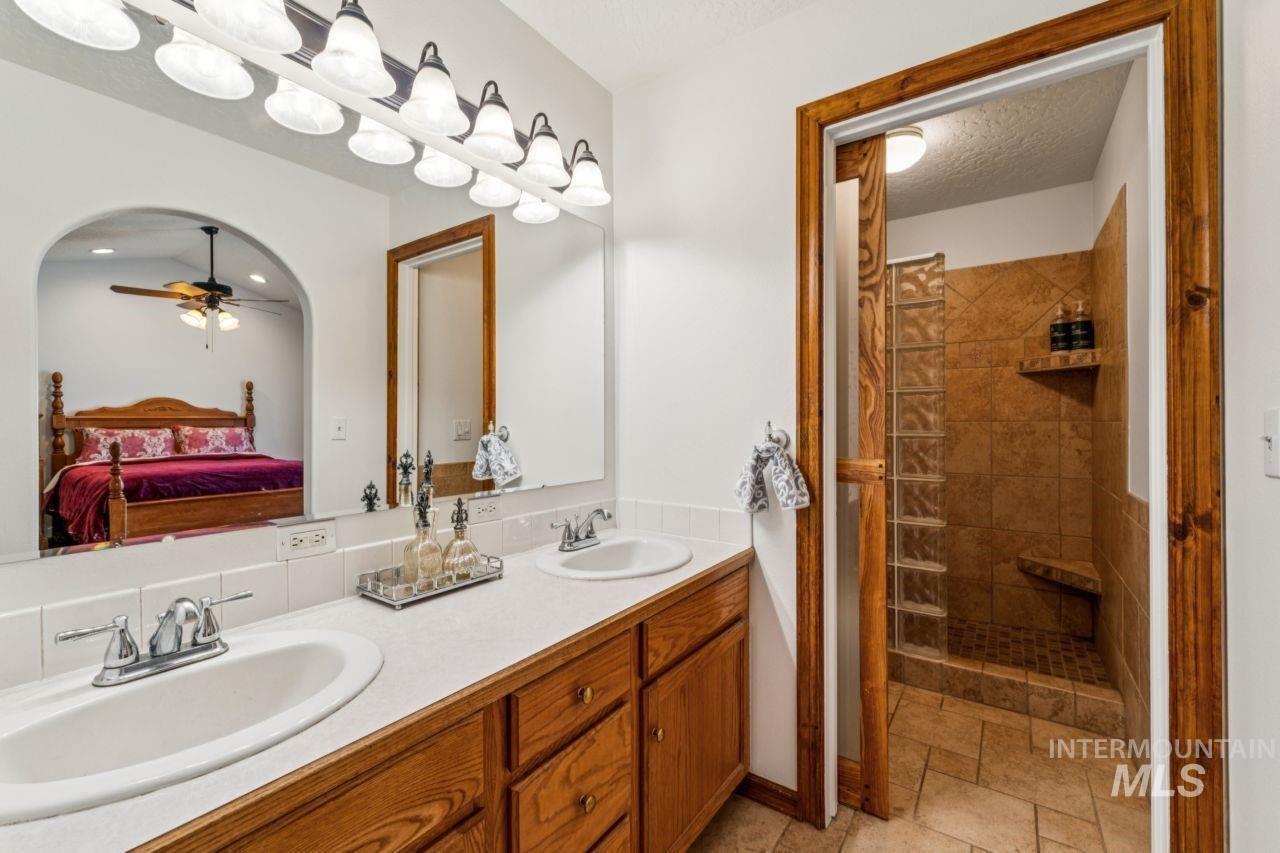 4725 E Victory Road, Nampa, Idaho 83687, 4 Bedrooms, 3 Bathrooms, Residential For Sale, Price $629,900, 98981641