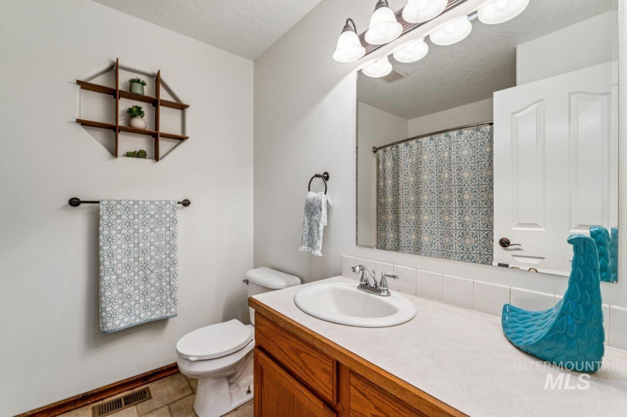 4725 E Victory Road, Nampa, Idaho 83687, 4 Bedrooms, 3 Bathrooms, Residential For Sale, Price $629,900, 98981641