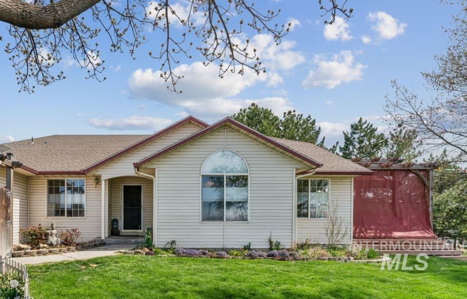 4725 E Victory Road, Nampa, Idaho 83687, 4 Bedrooms, 3 Bathrooms, Residential For Sale, Price $629,900, 98981641