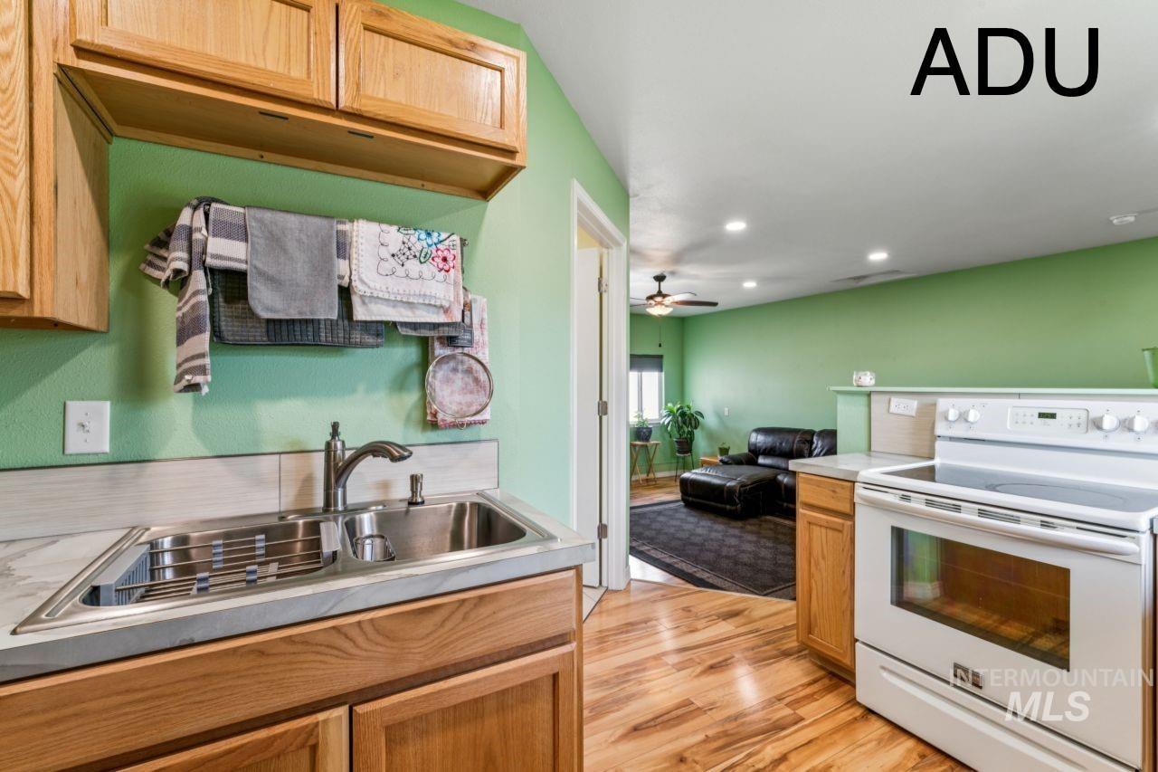 4725 E Victory Road, Nampa, Idaho 83687, 4 Bedrooms, 3 Bathrooms, Residential For Sale, Price $629,900, 98981641