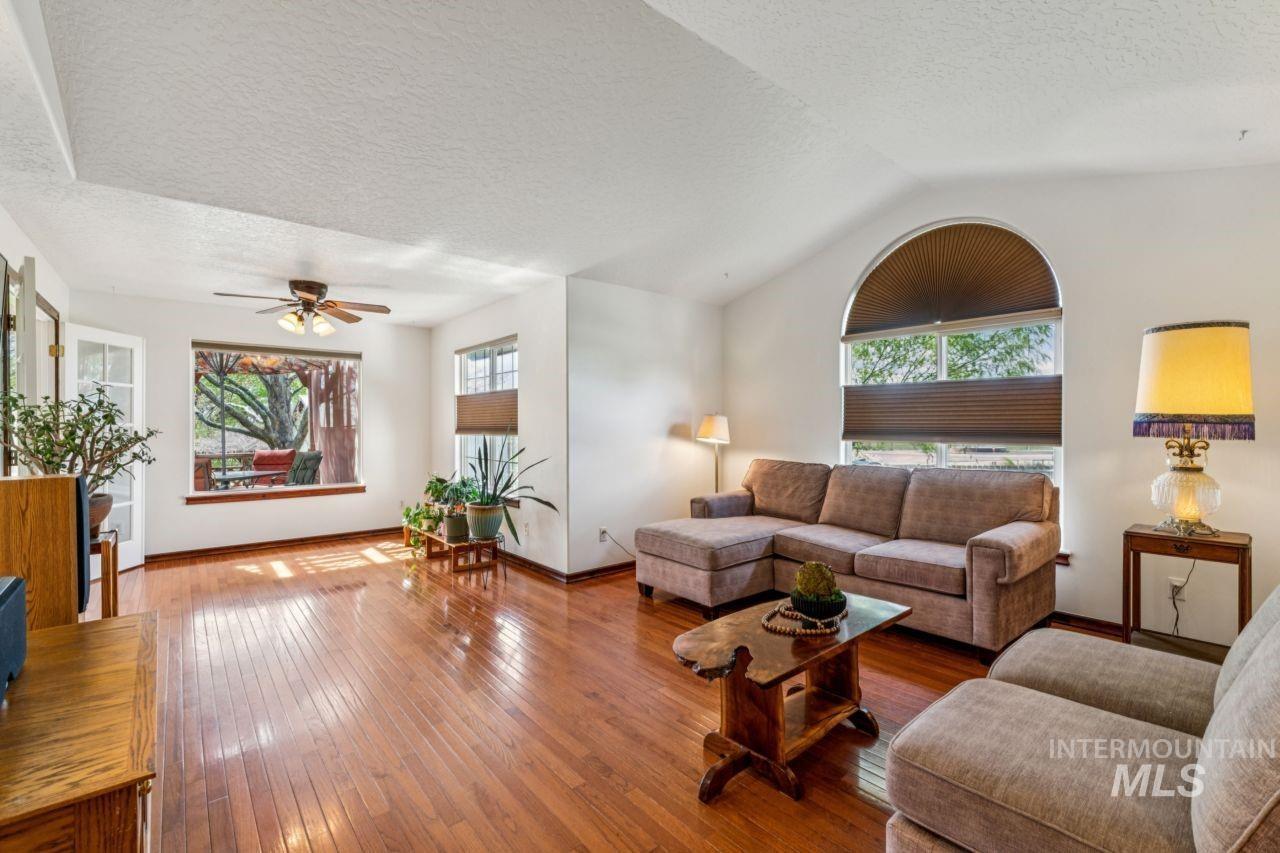 4725 E Victory Road, Nampa, Idaho 83687, 4 Bedrooms, 3 Bathrooms, Residential For Sale, Price $629,900, 98981641