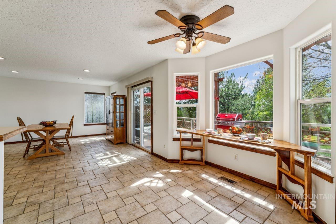 4725 E Victory Road, Nampa, Idaho 83687, 4 Bedrooms, 3 Bathrooms, Residential For Sale, Price $629,900, 98981641