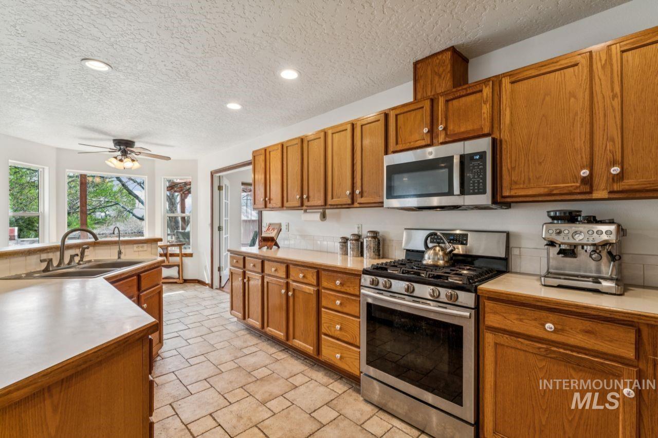 4725 E Victory Road, Nampa, Idaho 83687, 4 Bedrooms, 3 Bathrooms, Residential For Sale, Price $629,900, 98981641