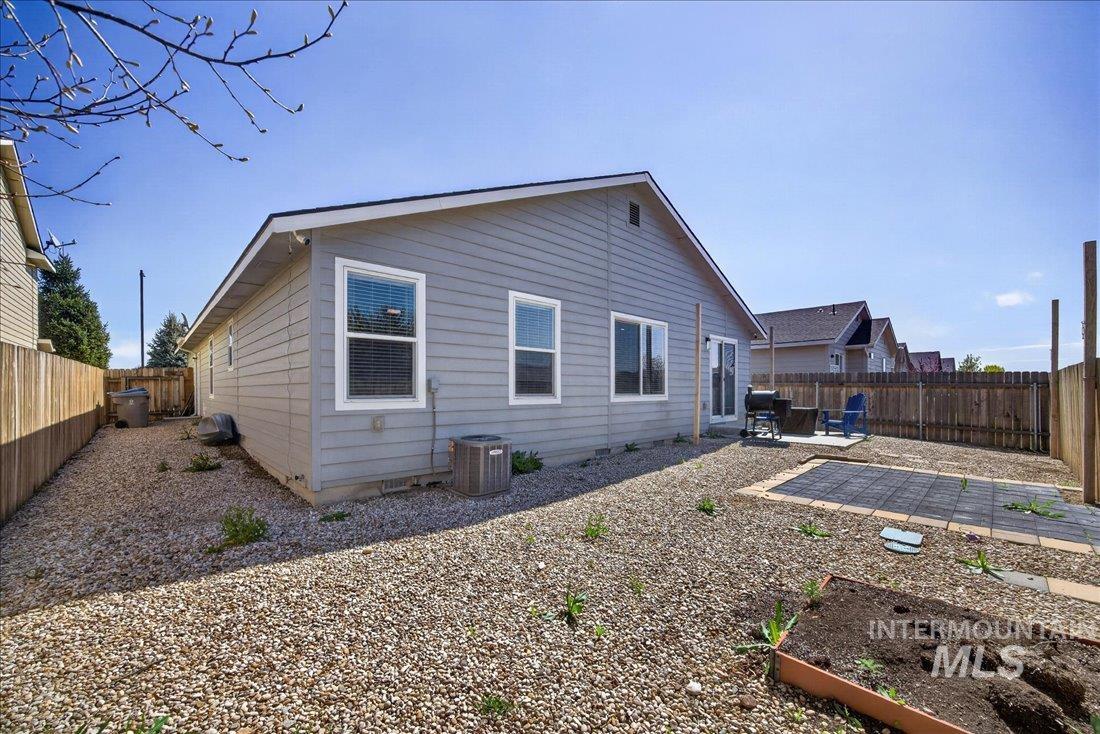 17629 Mesa Springs, Nampa, Idaho 83687, 3 Bedrooms, 2 Bathrooms, Residential For Sale, Price $409,900, 98981666