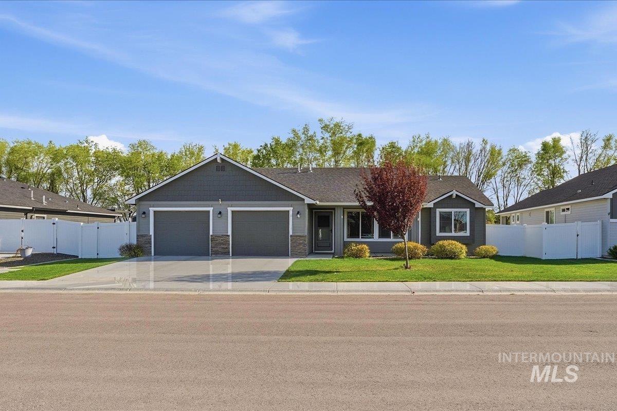 260 Stagecoach Ave, Fruitland, Idaho 83619, 3 Bedrooms, 2 Bathrooms, Residential For Sale, Price $435,000, 98981669
