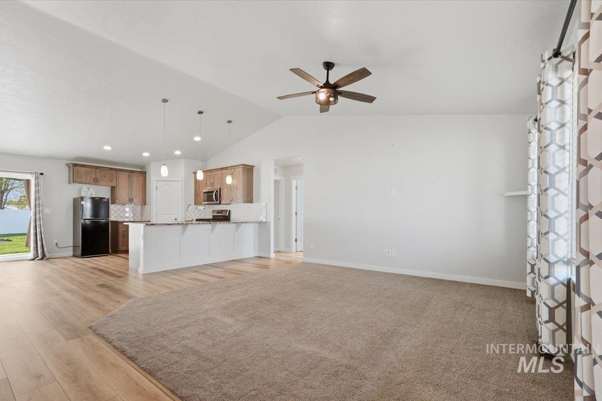 260 Stagecoach Ave, Fruitland, Idaho 83619, 3 Bedrooms, 2 Bathrooms, Residential For Sale, Price $435,000, 98981669