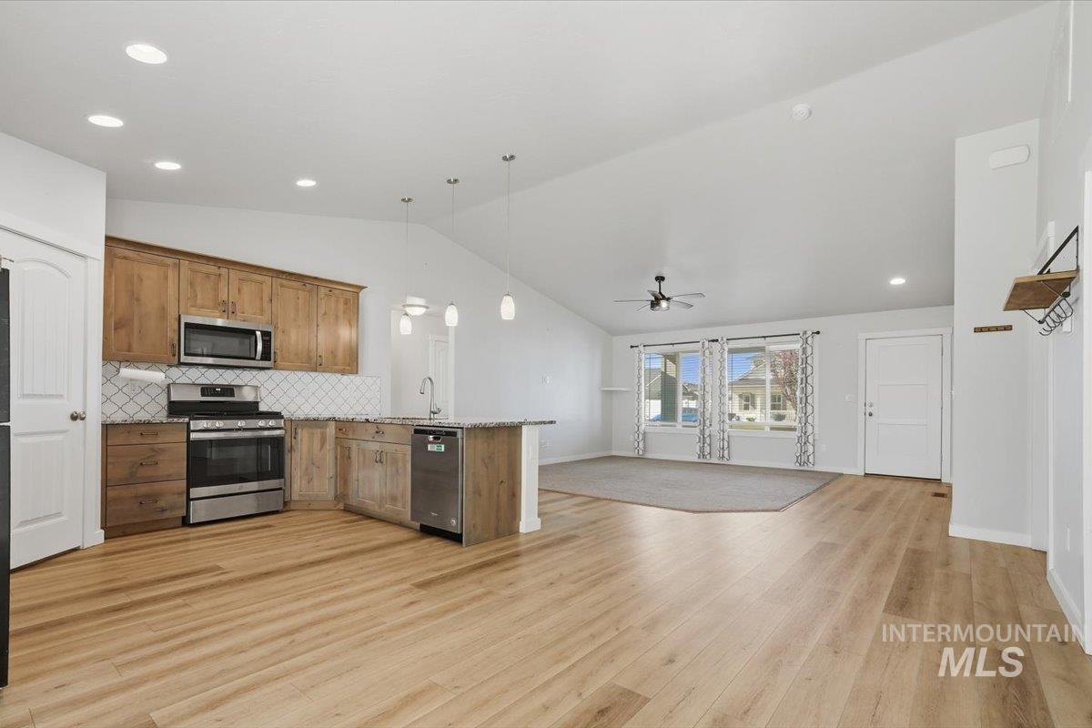 260 Stagecoach Ave, Fruitland, Idaho 83619, 3 Bedrooms, 2 Bathrooms, Residential For Sale, Price $435,000, 98981669