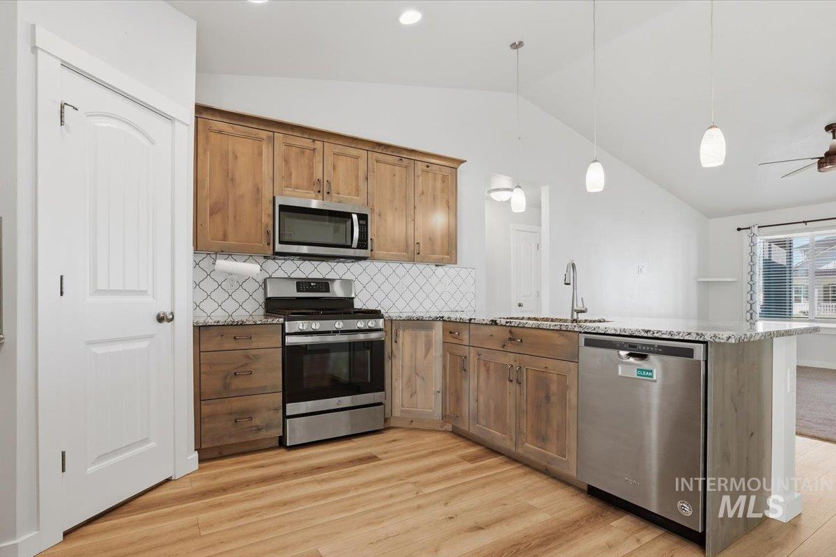 260 Stagecoach Ave, Fruitland, Idaho 83619, 3 Bedrooms, 2 Bathrooms, Residential For Sale, Price $435,000, 98981669