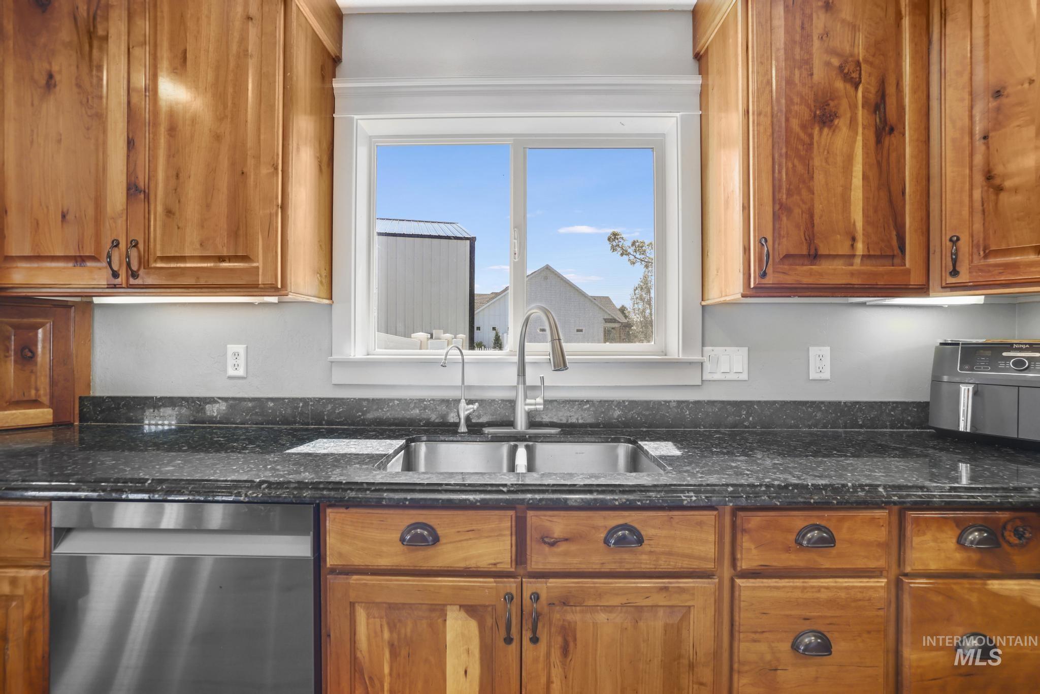 1111 Cole St, Kimberly, Idaho 83341-5138, 5 Bedrooms, 4 Bathrooms, Residential For Sale, Price $650,000, 98981671